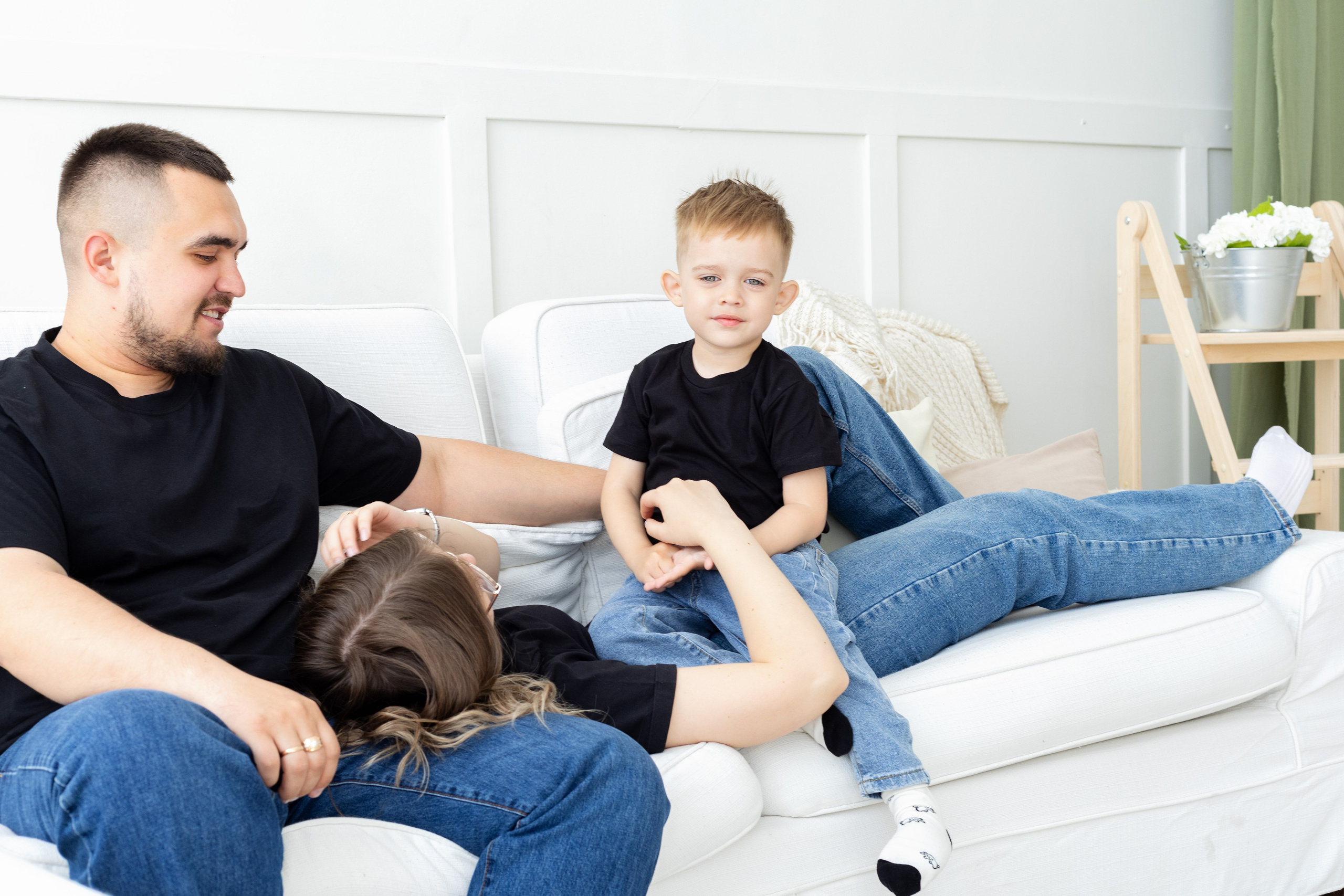 Семейная фотосессия в студии (Михаил, Крестина и Макар). Женский фотограф в Орске Новотроицке Динара Долганова