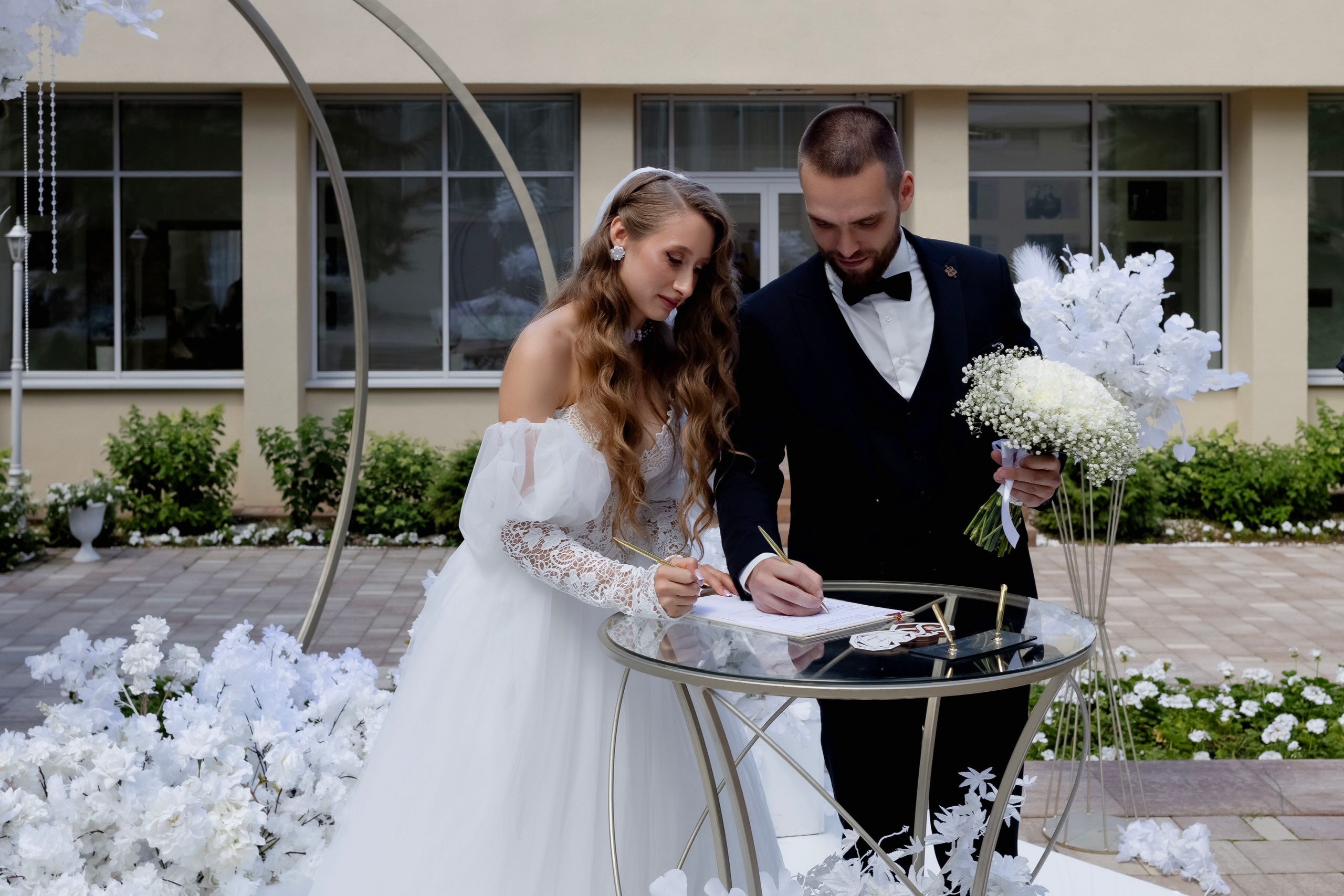 Торжественная регистрация в ЗАГСе. Свадебный фотограф Александра Попова