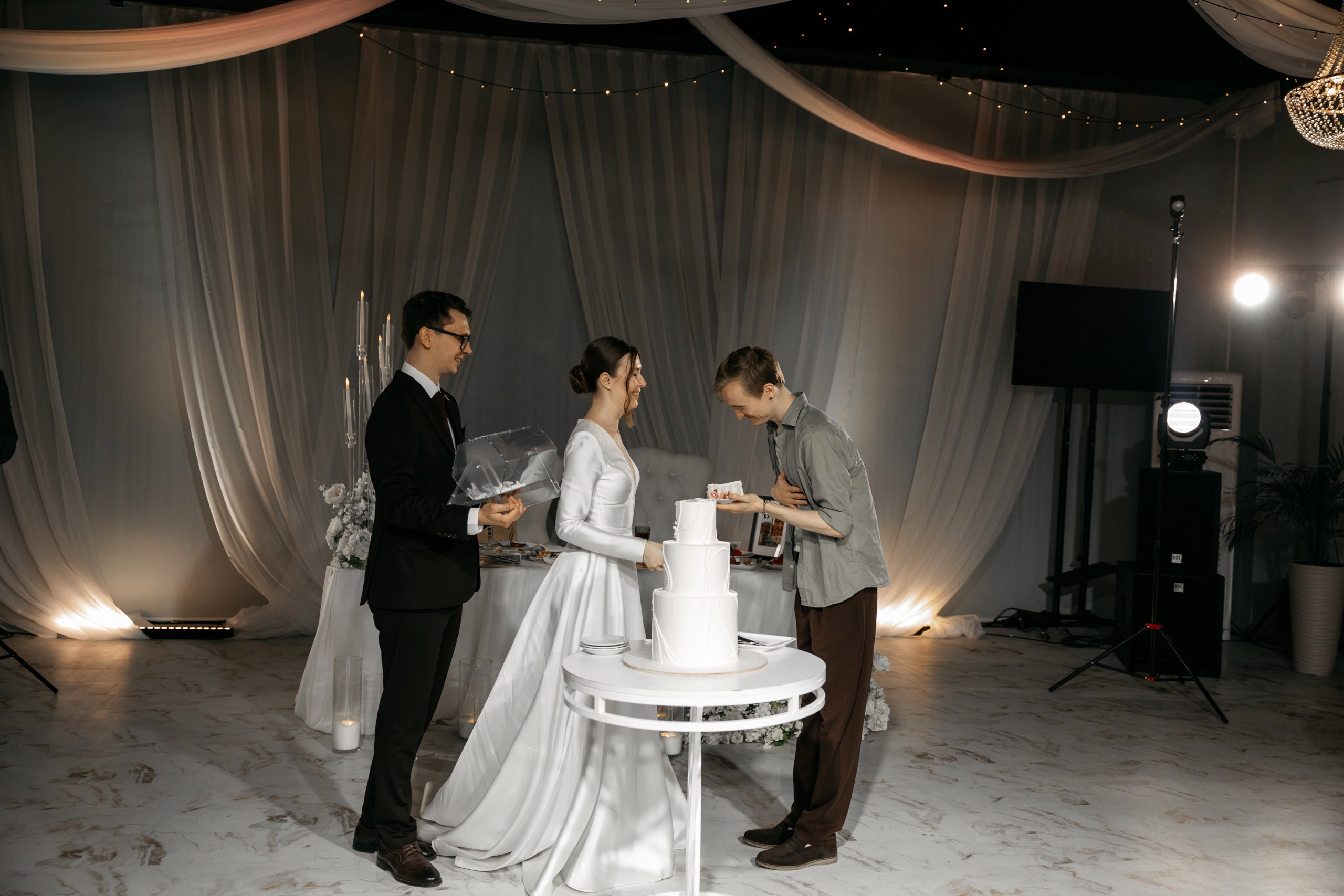 Свадебная фотосессия банкета. Свадебный и Семейный Фотограф в Гатчине и Санкт-Петербурге Виктория