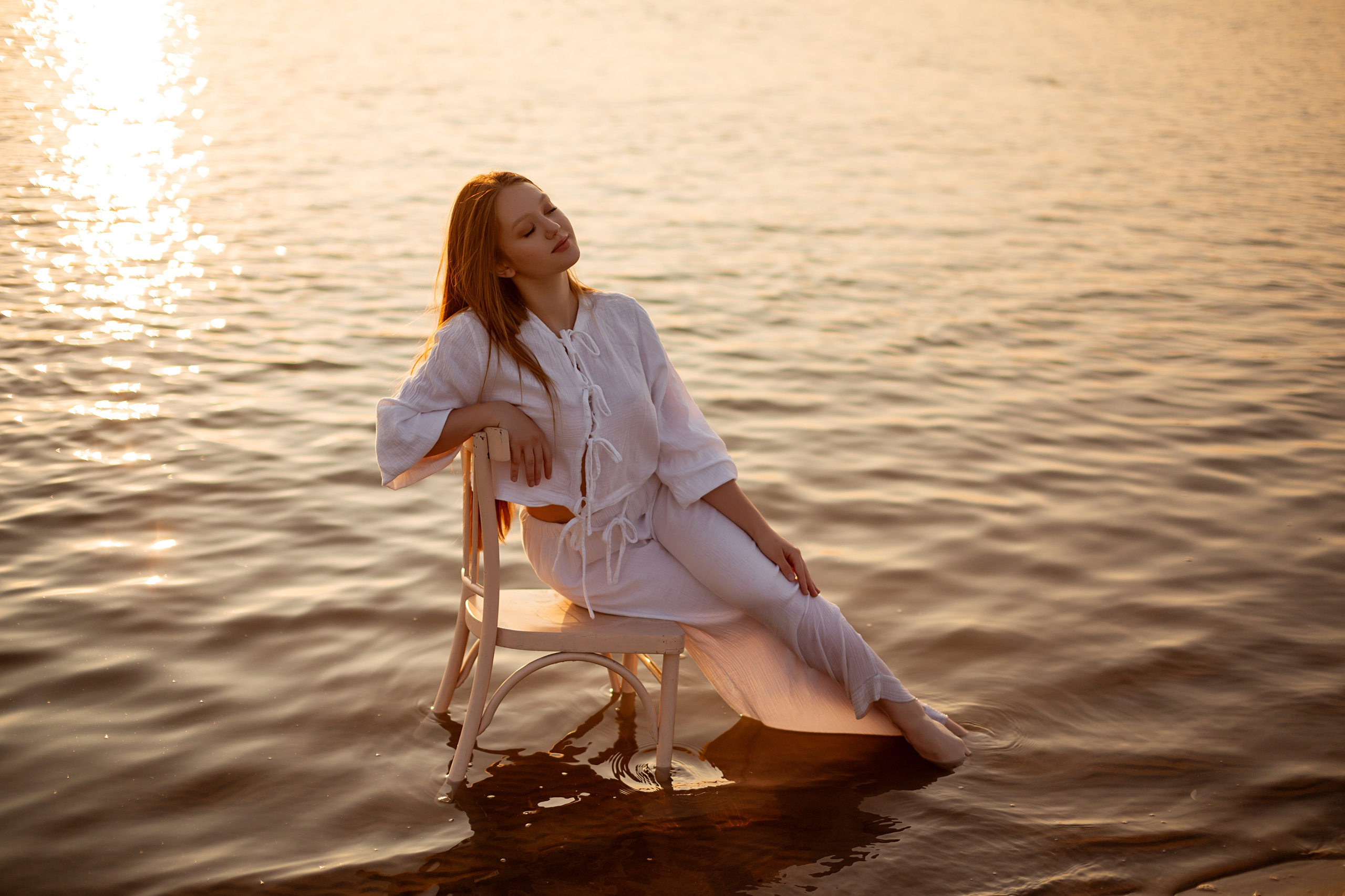 У воды. Https://malovafoto.ru