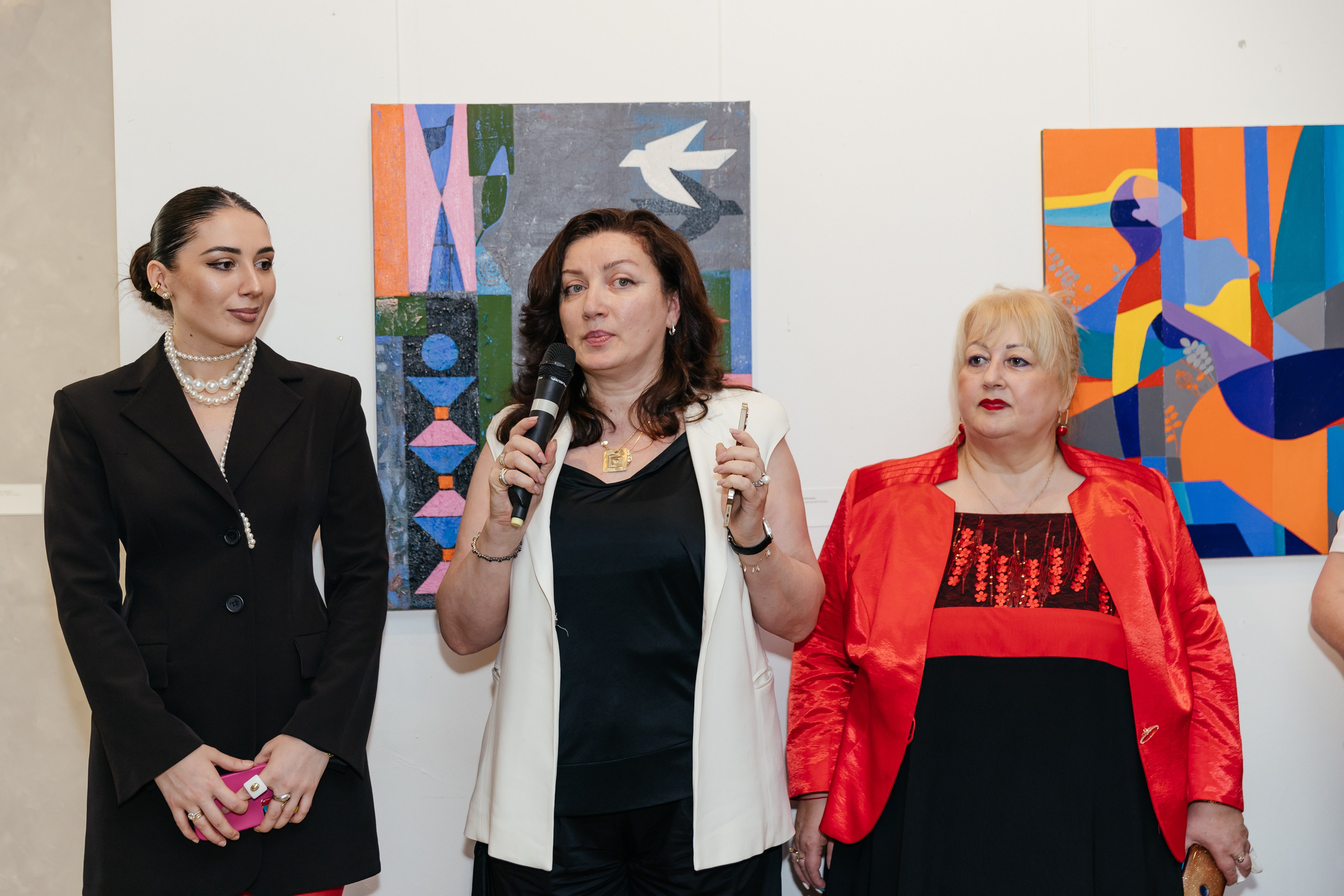 Выставка Лиры Алборовой «Цвет — это я». Свадебный и репортажный фотограф в Санкт-Петербурге Николай Голованов