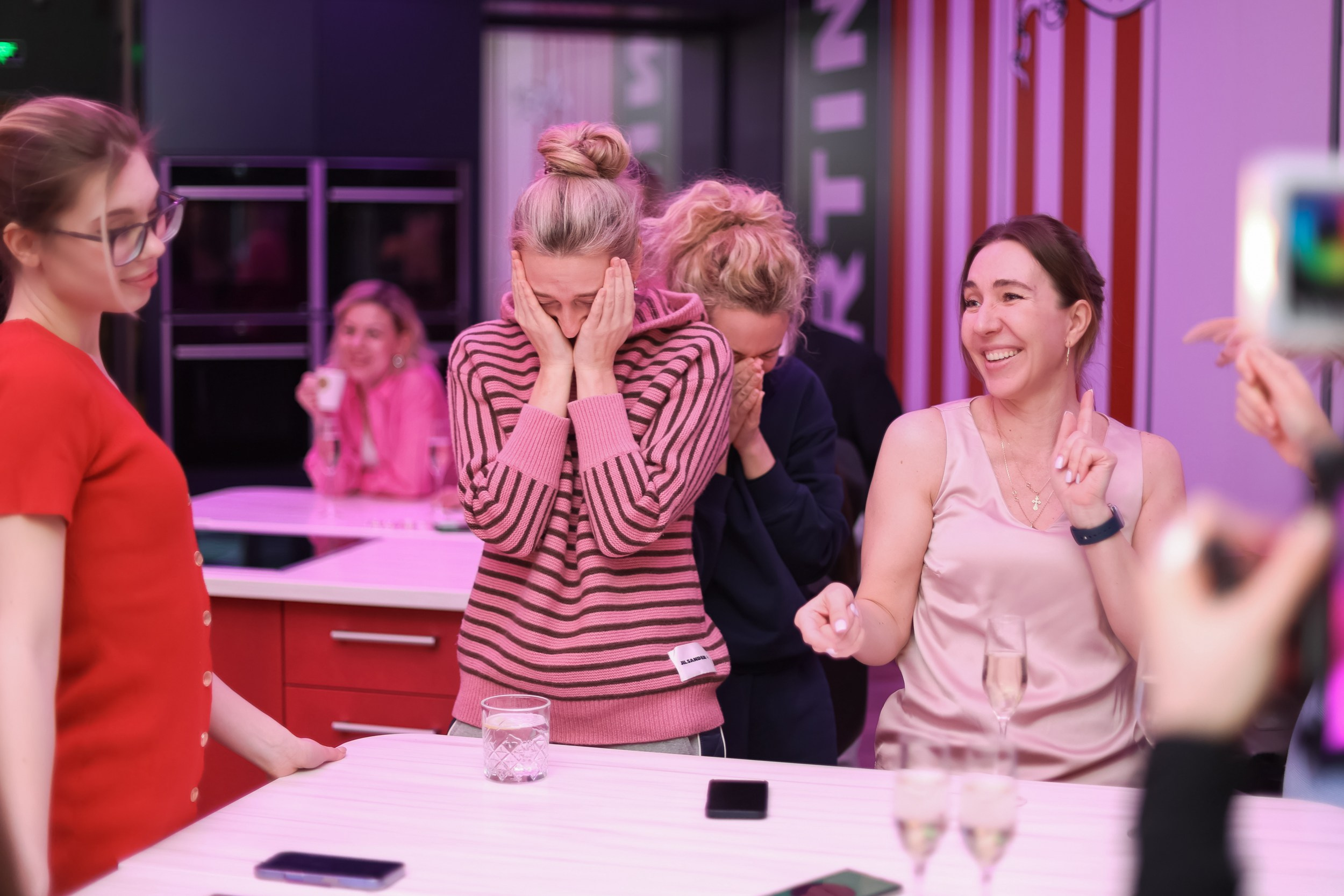 Вечеринка 8 марта в EventyOn. Репортажный фотограф видеограф в Москве Ольга Плаксина