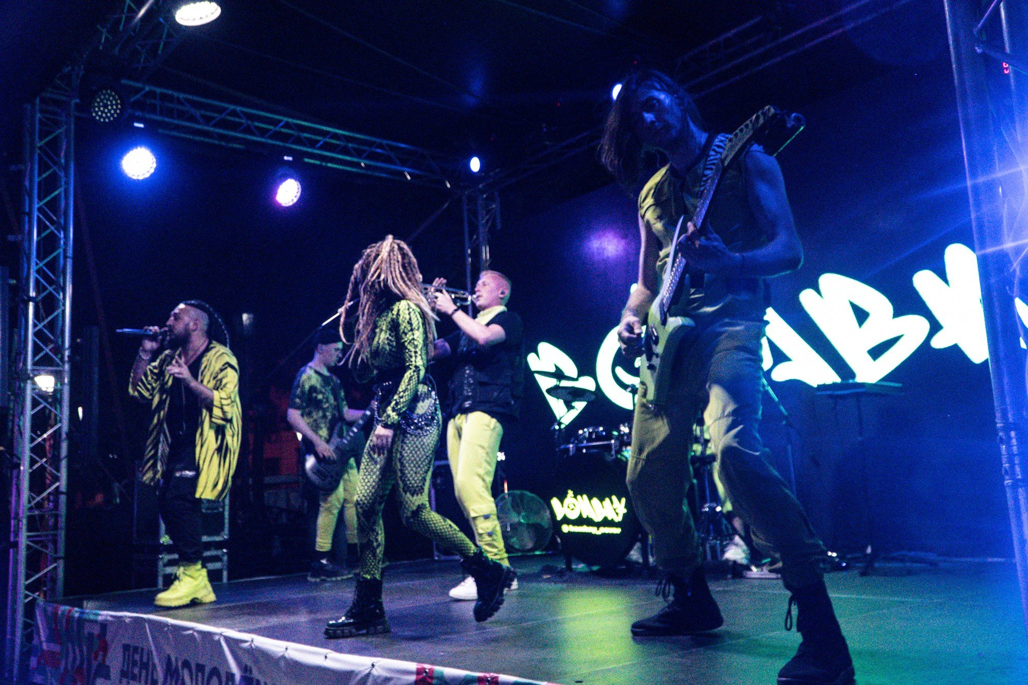 Концерт группы Бомбей. Репортажный, промышленный и маркетплейс-фотограф Дмитрий Чернат