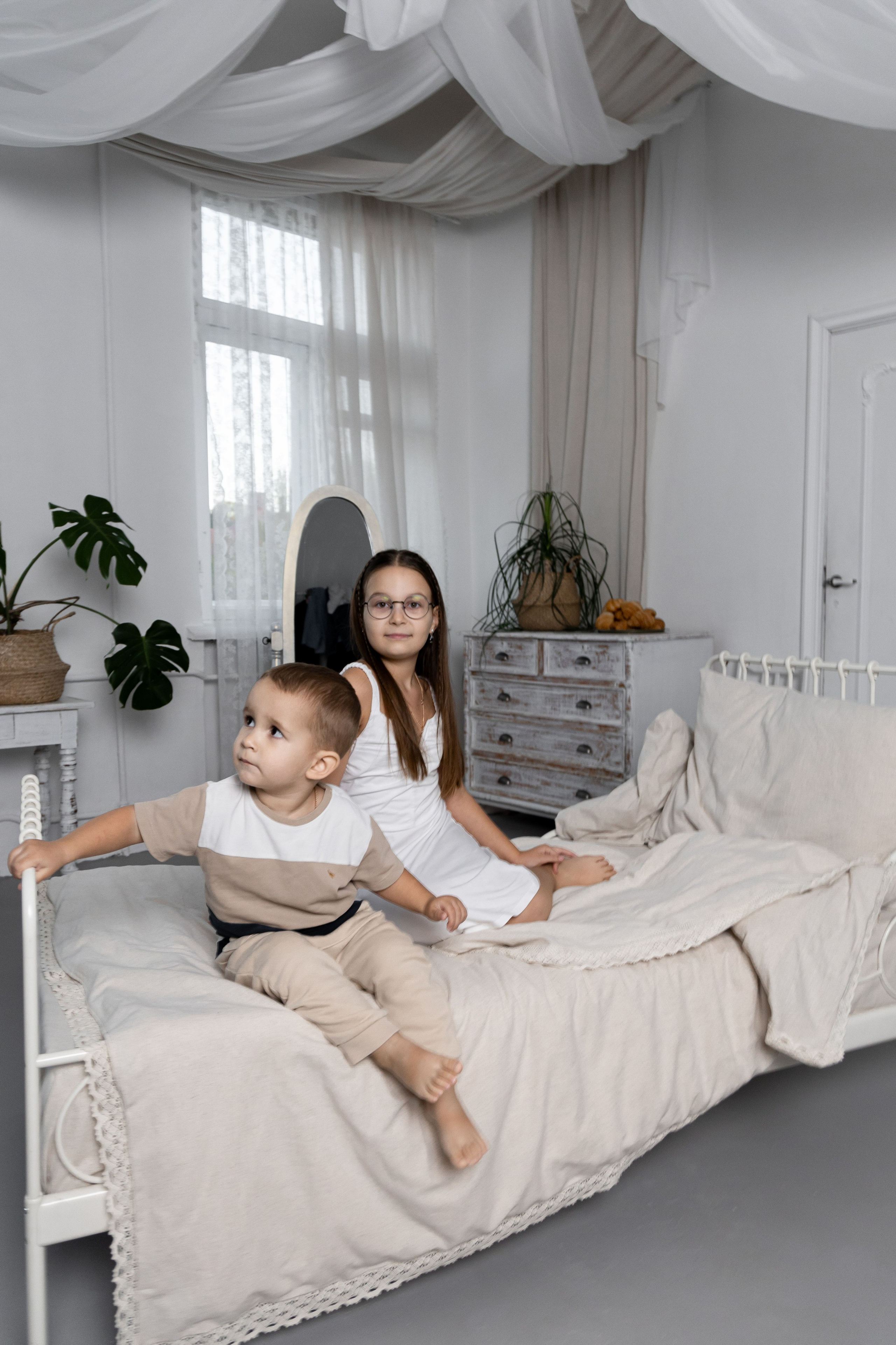 Александра и Даниил со своими детьми: Евой и Артуром. Фотограф в Калининграде Сокирко Светлана