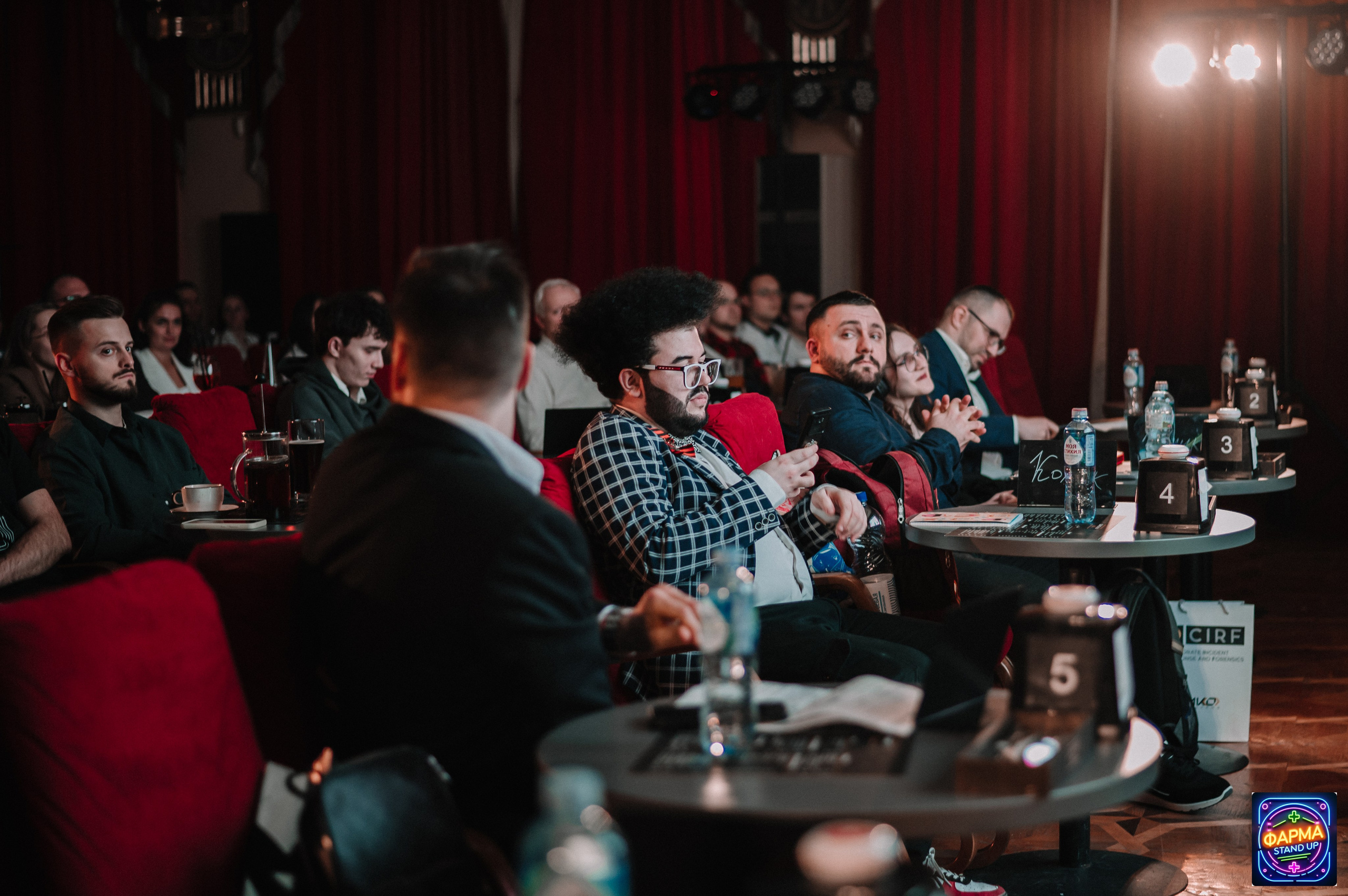 StandUp в GlavStandup Hall. Алена Братчук репортажный фотограф