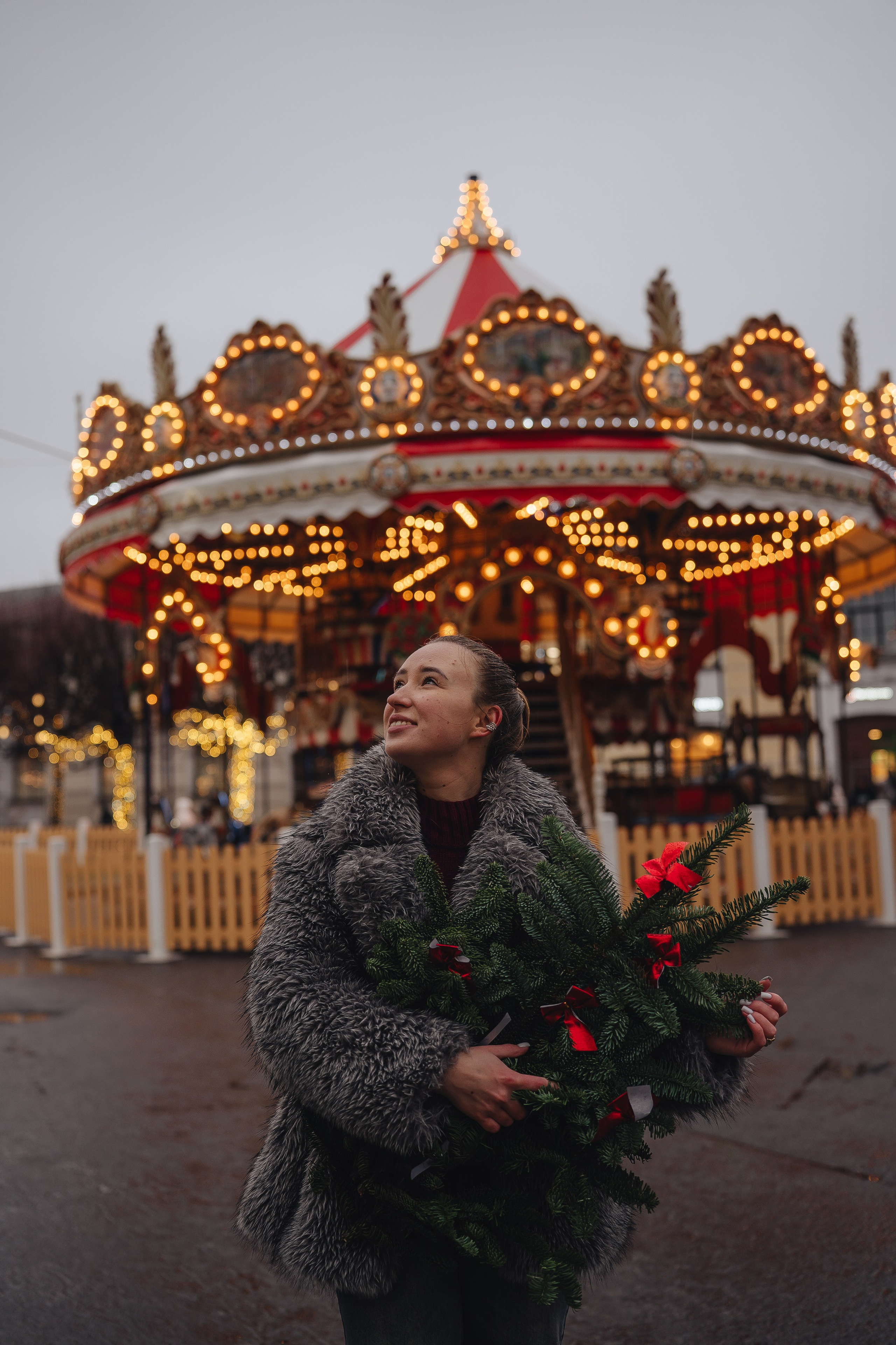 ПРОГУЛКА НА МАНЕЖНОЙ ПЛОЩАДИ ДЛЯ ДЕВУШКИ ПЕРЕД НОВЫМ ГОДОМ (НОВОГОДНЯЯ ФОТОСЕССИИЯ НА МАНЕЖНОЙ ПЛОЩАДИ). Профессиональный фотограф, Санкт-Петербург — Виктория Богомолова