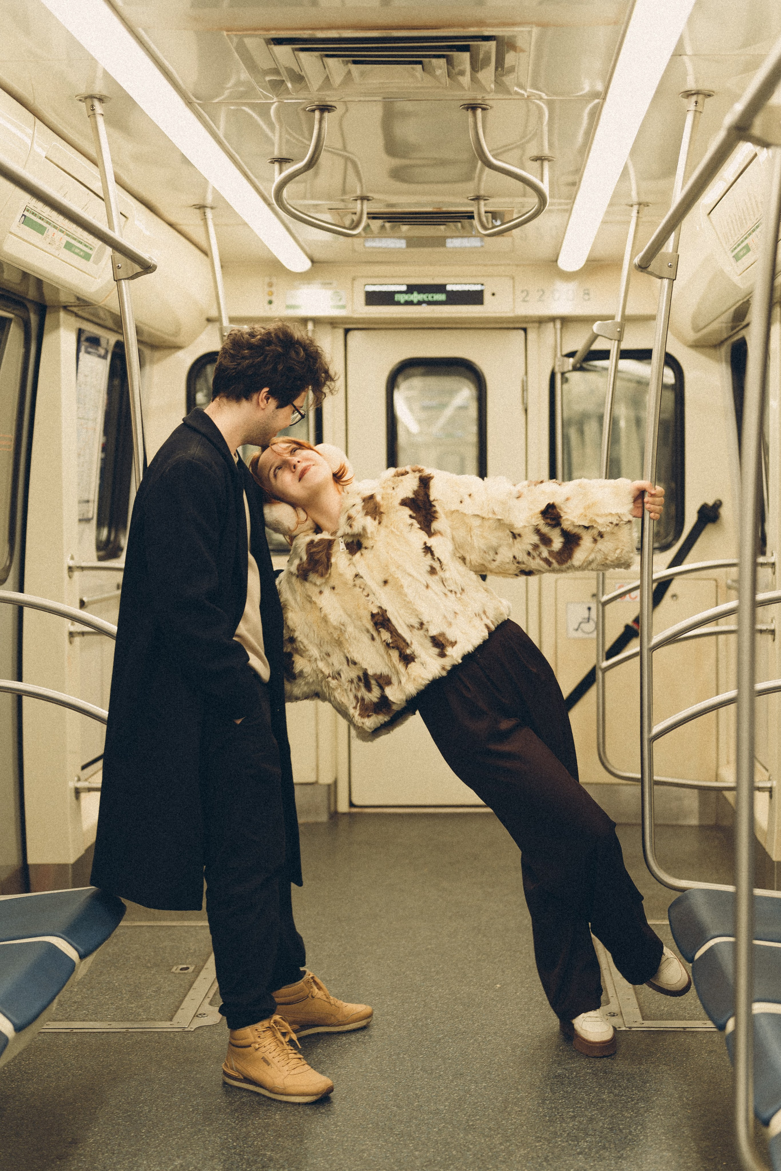 НОВОГОДНЯЯ ФОТОСЕСИИЯ ПАРЫ В МЕТРО ЛЮБОВЬ. Профессиональный фотограф, Санкт-Петербург — Виктория Богомолова