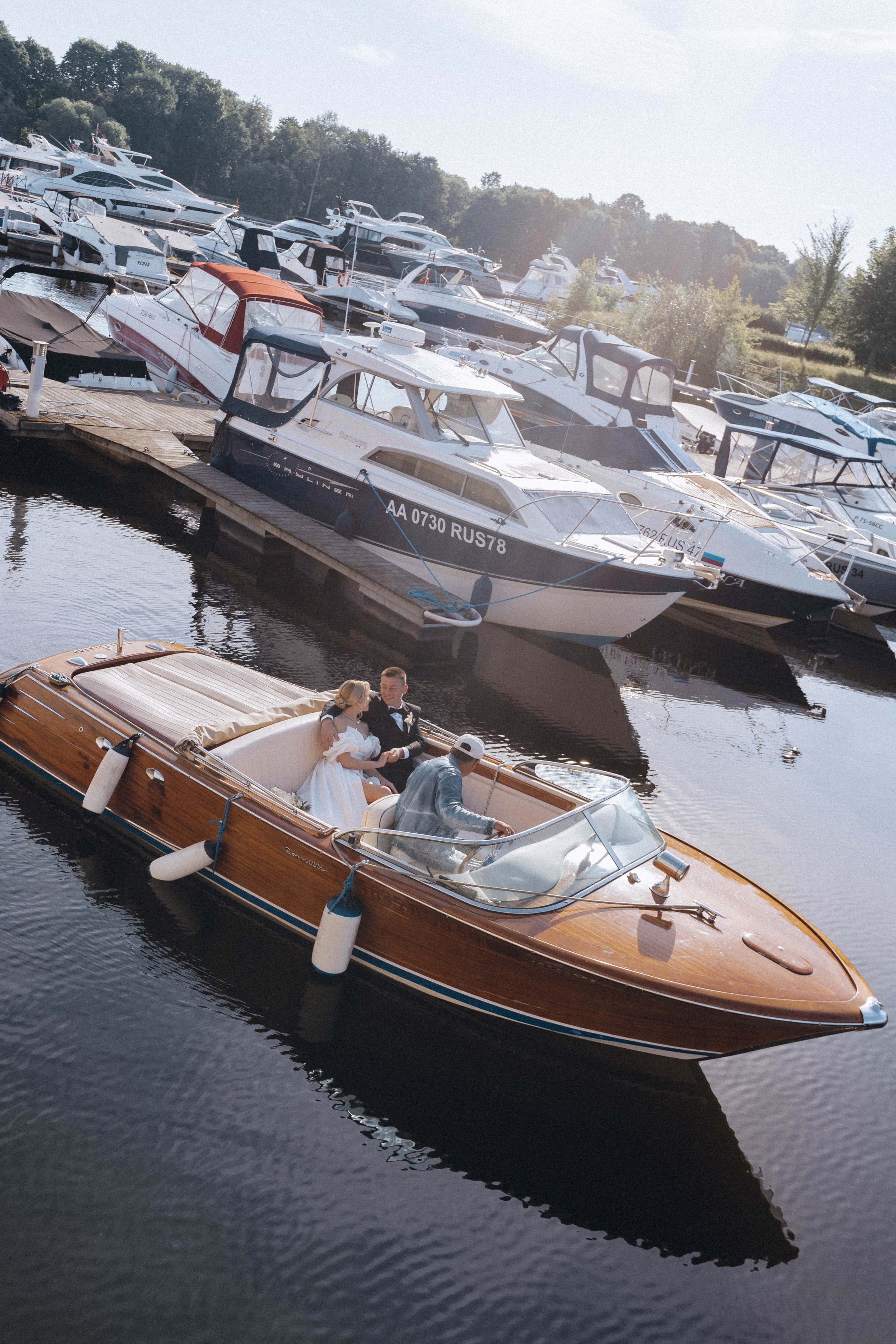 СВАДЕНБНАЯ СЬЕМКА НА КАТЕРЕ ПО КАНАЛАМ САНКТ-ПЕТЕРБУРГА И В АКВАТОРИИ НЕВЫ. Профессиональный фотограф, Санкт-Петербург — Виктория Богомолова