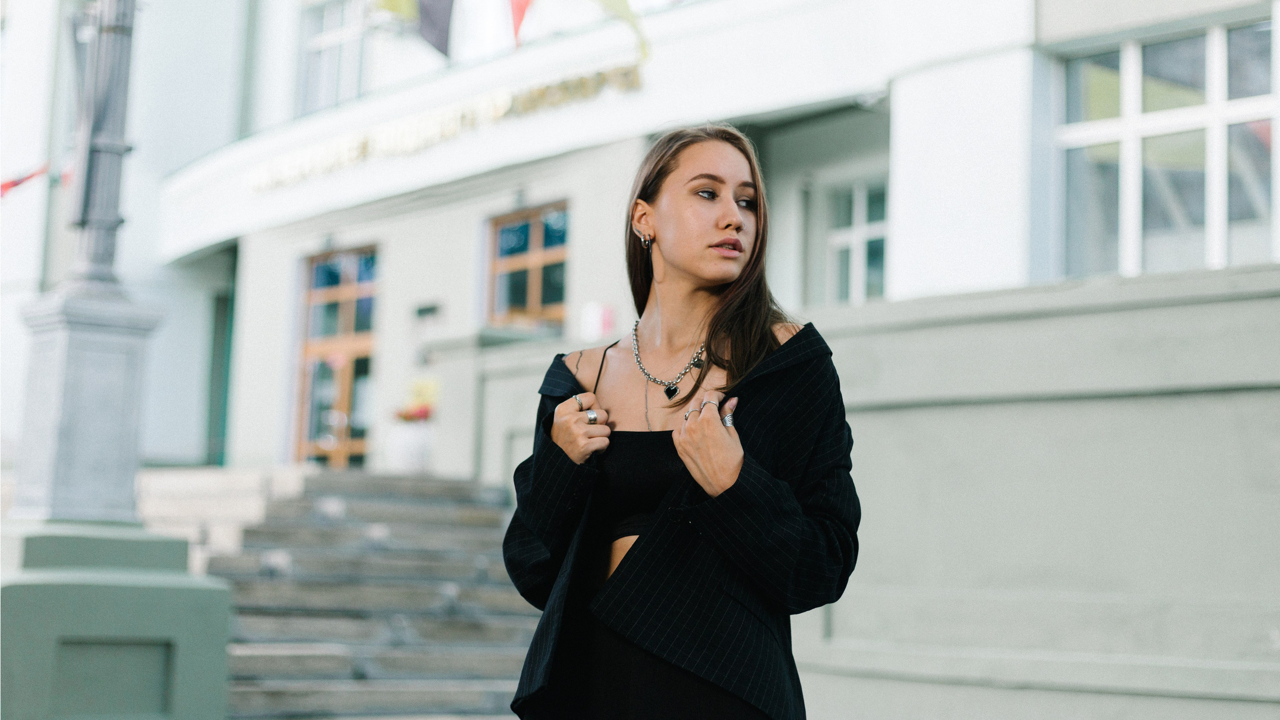 Яркая летняя съёмка на улице в Новосибирске. Портретный и репортажный фотограф. Мыльников Илья