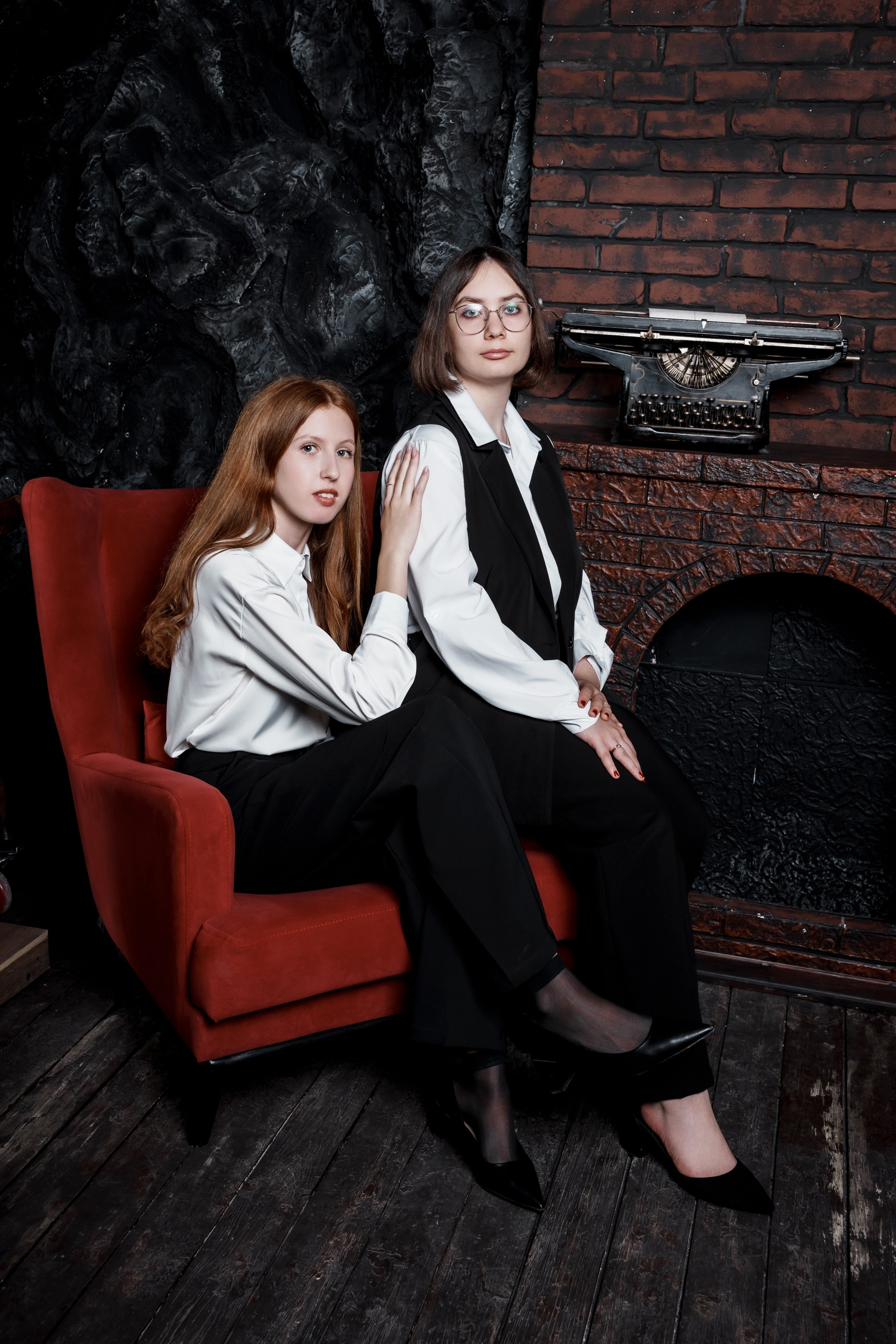 Темная локация в студия Фотоотдел. Ольга Плаксина фотограф в Саратове