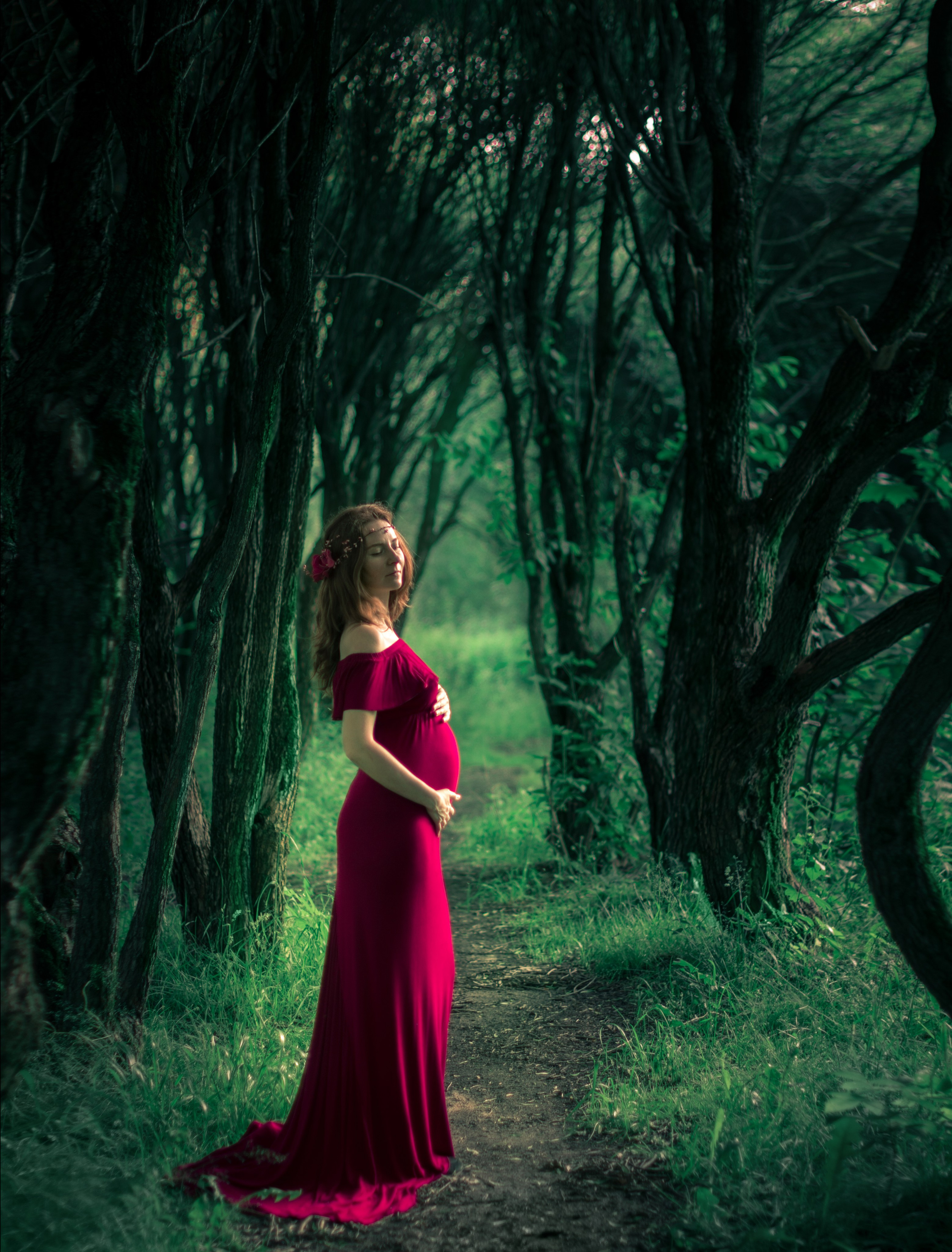 Вишневое платье в пол со шлейфом. Глубокое декольте. Размер М