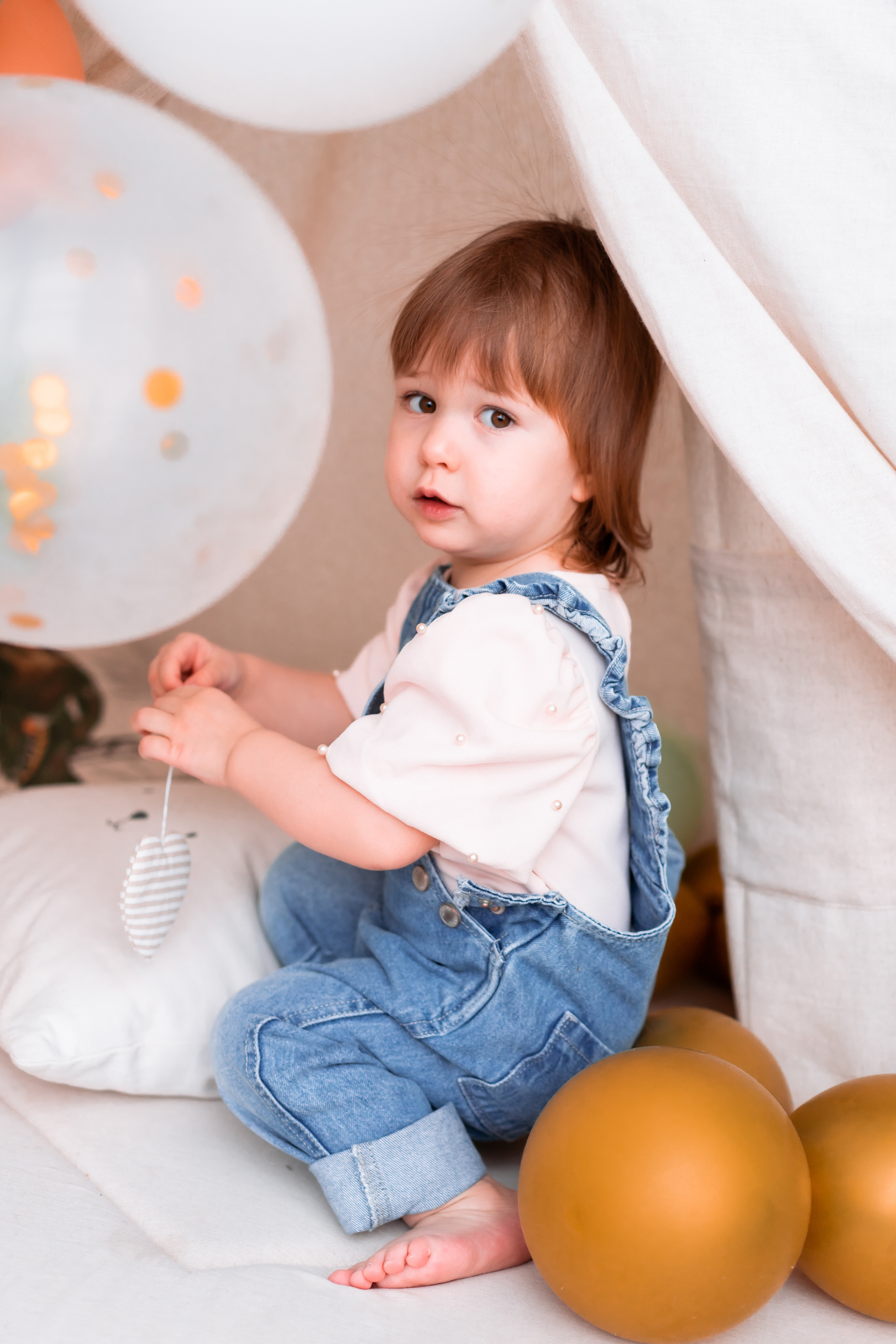 С Днём Рождения ребенка, портрет. Детская, семейная фотостудия в Санкт-Петербурге