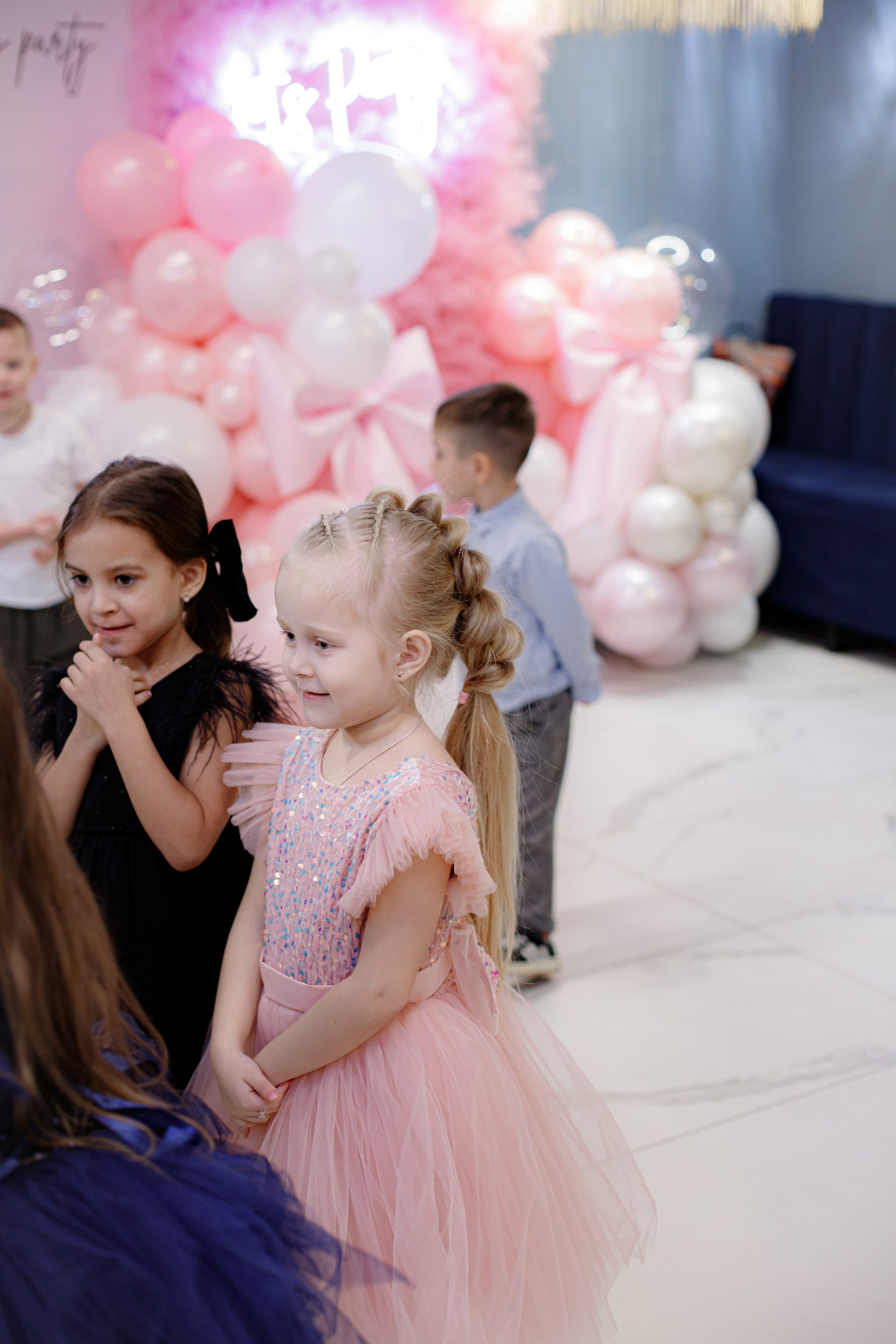 ASIA'S BIRTHDAY PARTY. Photokarish