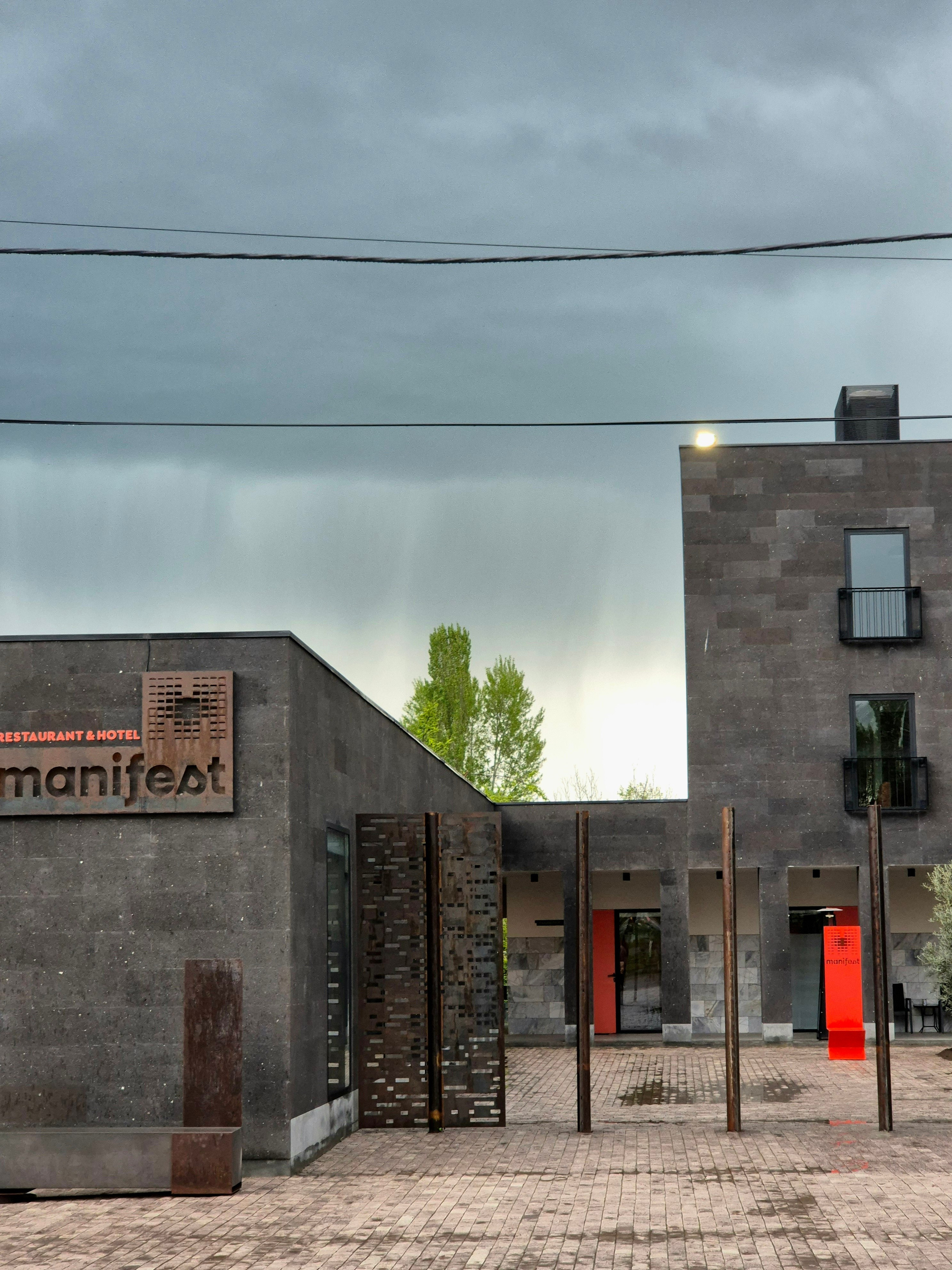 Шикарный новый отель недалеко от черной крепости