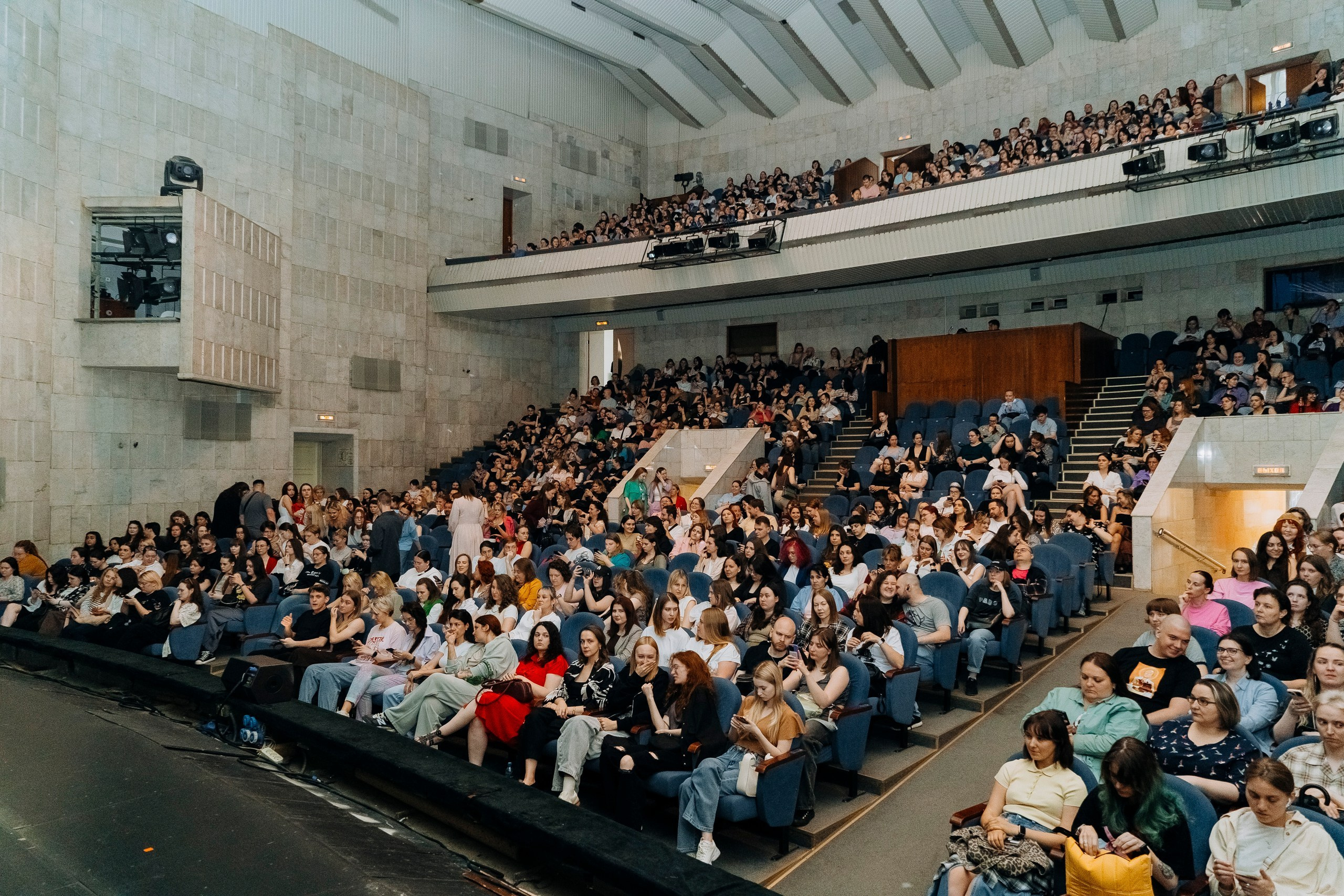 «Есть версия». Профессиональный портретный фотограф в Москве Владимир Глаголев