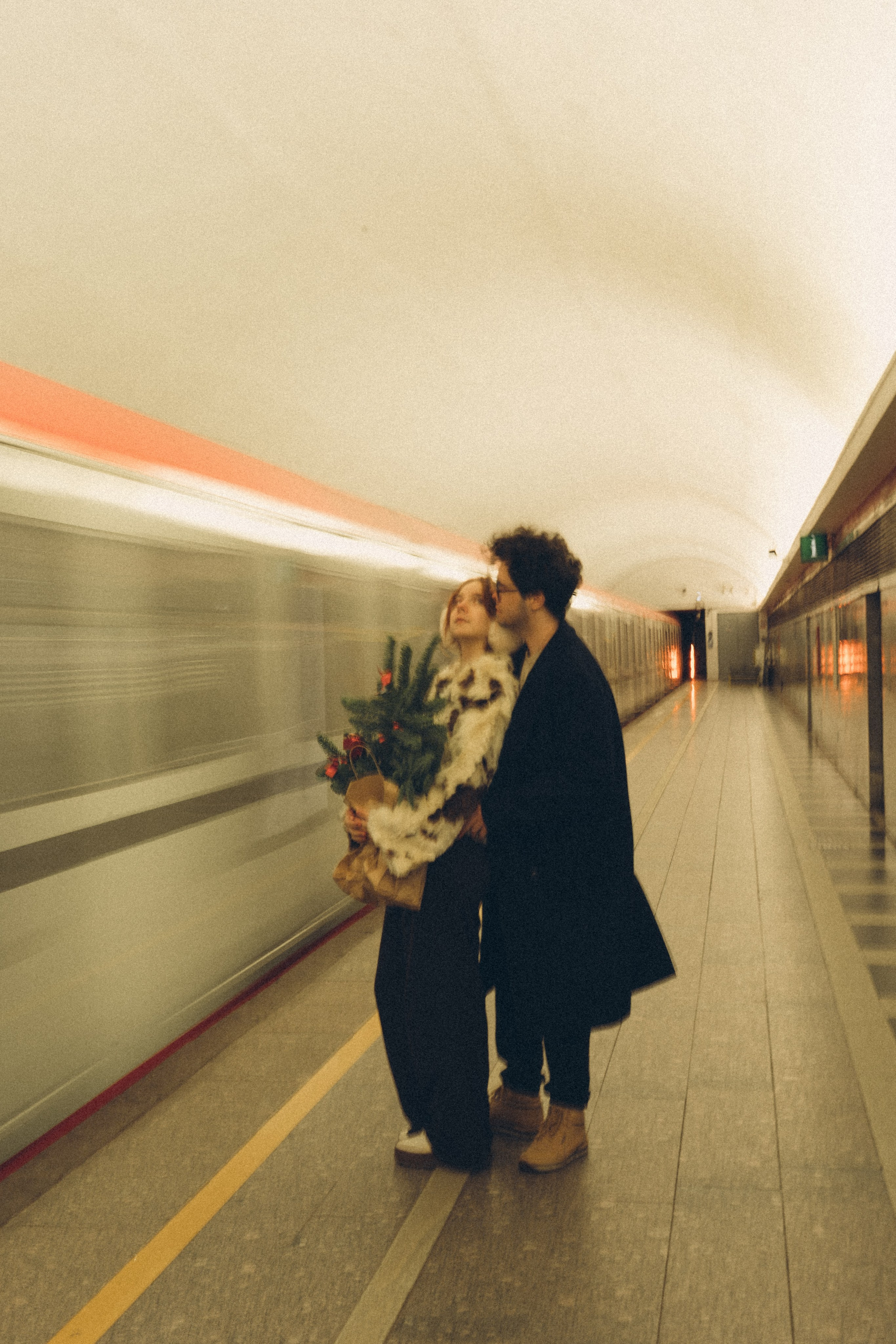 НОВОГОДНЯЯ ФОТОСЕСИИЯ ПАРЫ В МЕТРО ЛЮБОВЬ. Профессиональный фотограф, Санкт-Петербург — Виктория Богомолова