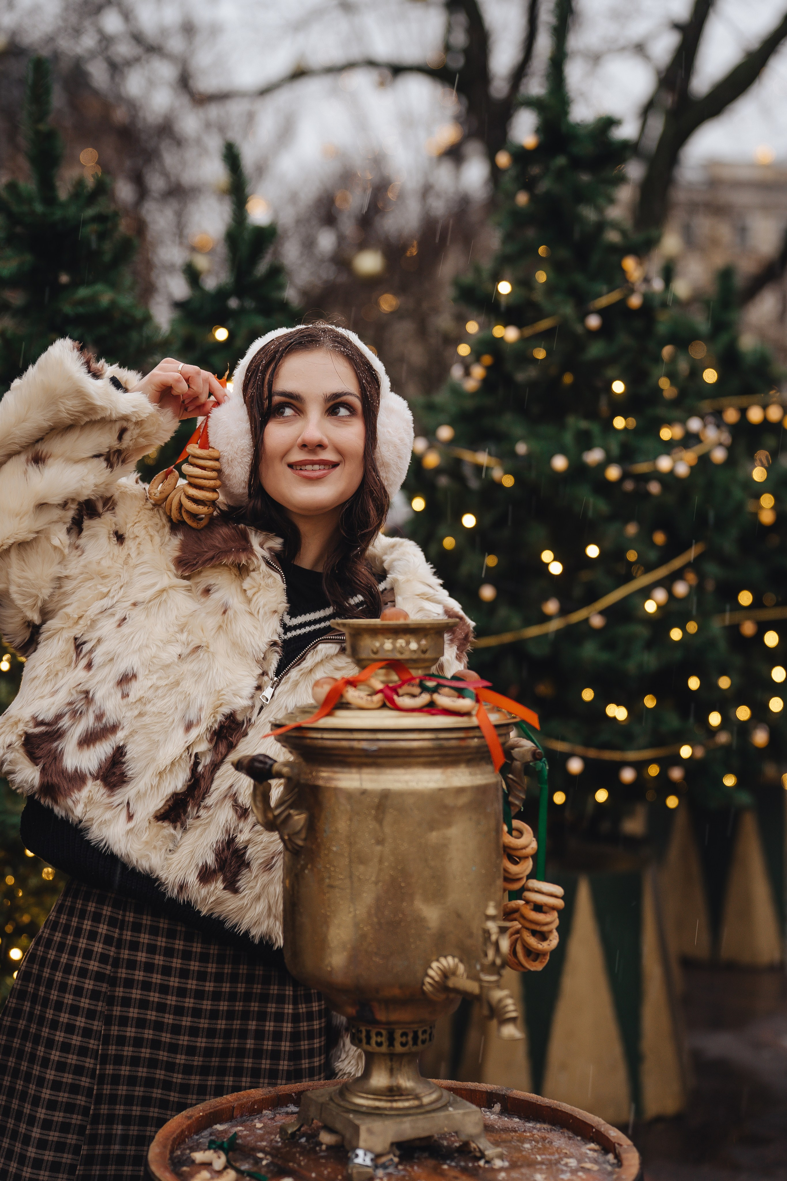 ПРОГУЛКА НА МАНЕЖНОЙ ПЛОЩАДИ ДЛЯ ДЕВУШКИ ПЕРЕД НОВЫМ ГОДОМ (НОВОГОДНЯЯ ФОТОСЕССИИЯ НА МАНЕЖНОЙ ПЛОЩАДИ). Профессиональный фотограф, Санкт-Петербург — Виктория Богомолова