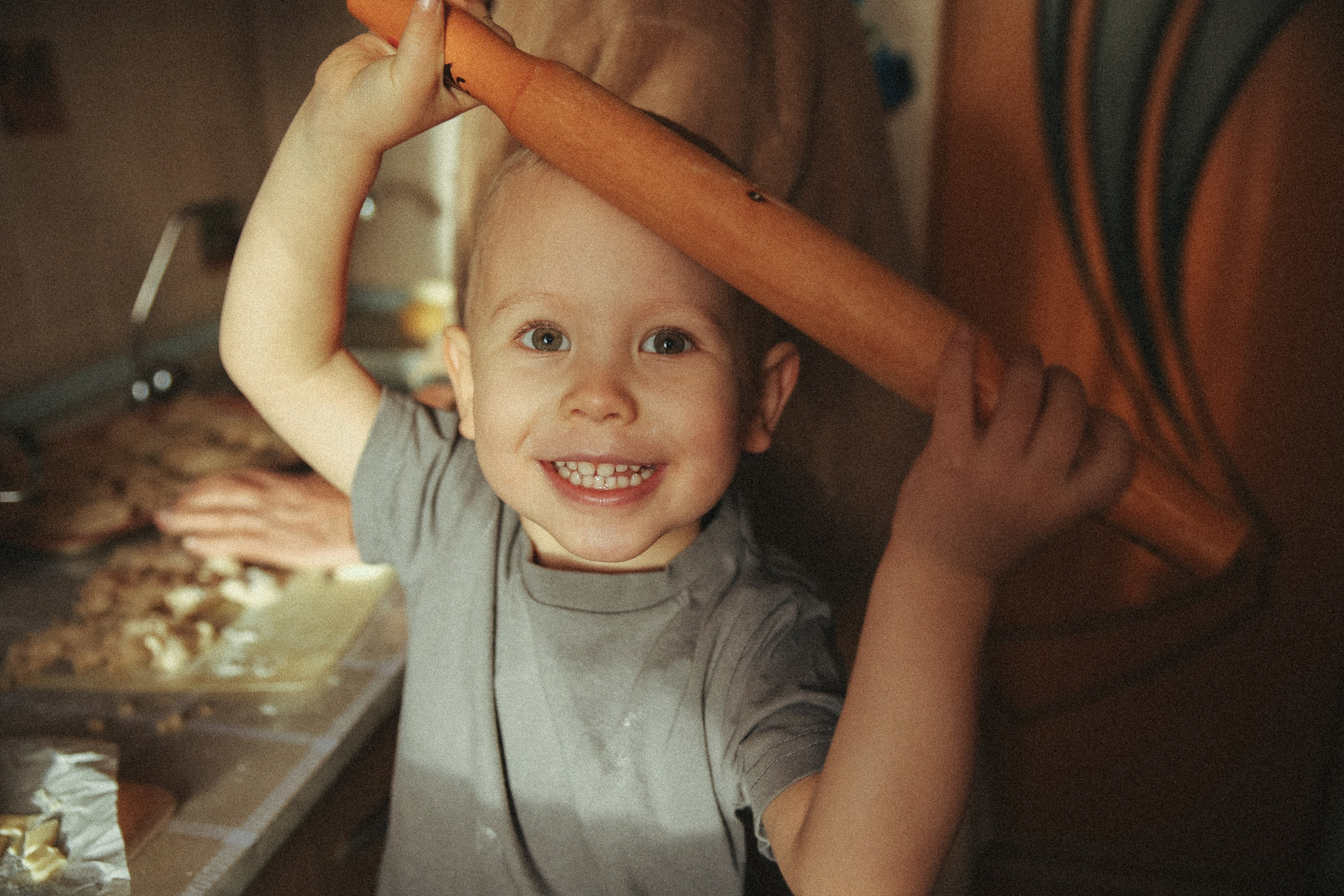 Семейная фотосессия домашняя фотосессия бабушка в гостях у бабушки. Фотограф Владимир Москва
