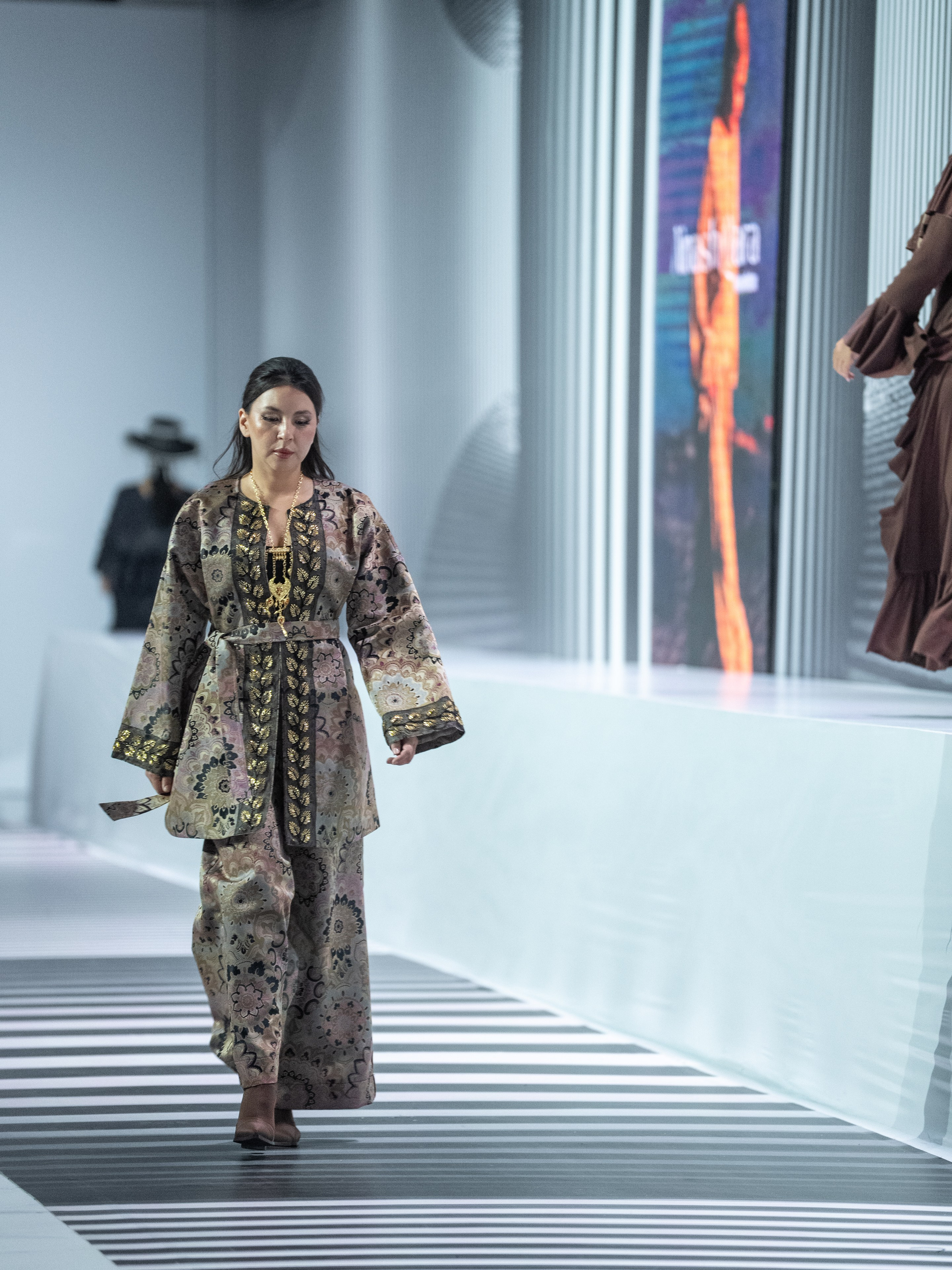 Brand AINASH QARA. Сайт Алматинского НЮ АРТ, будуар и фэшн фотографа Дениса Карпенко