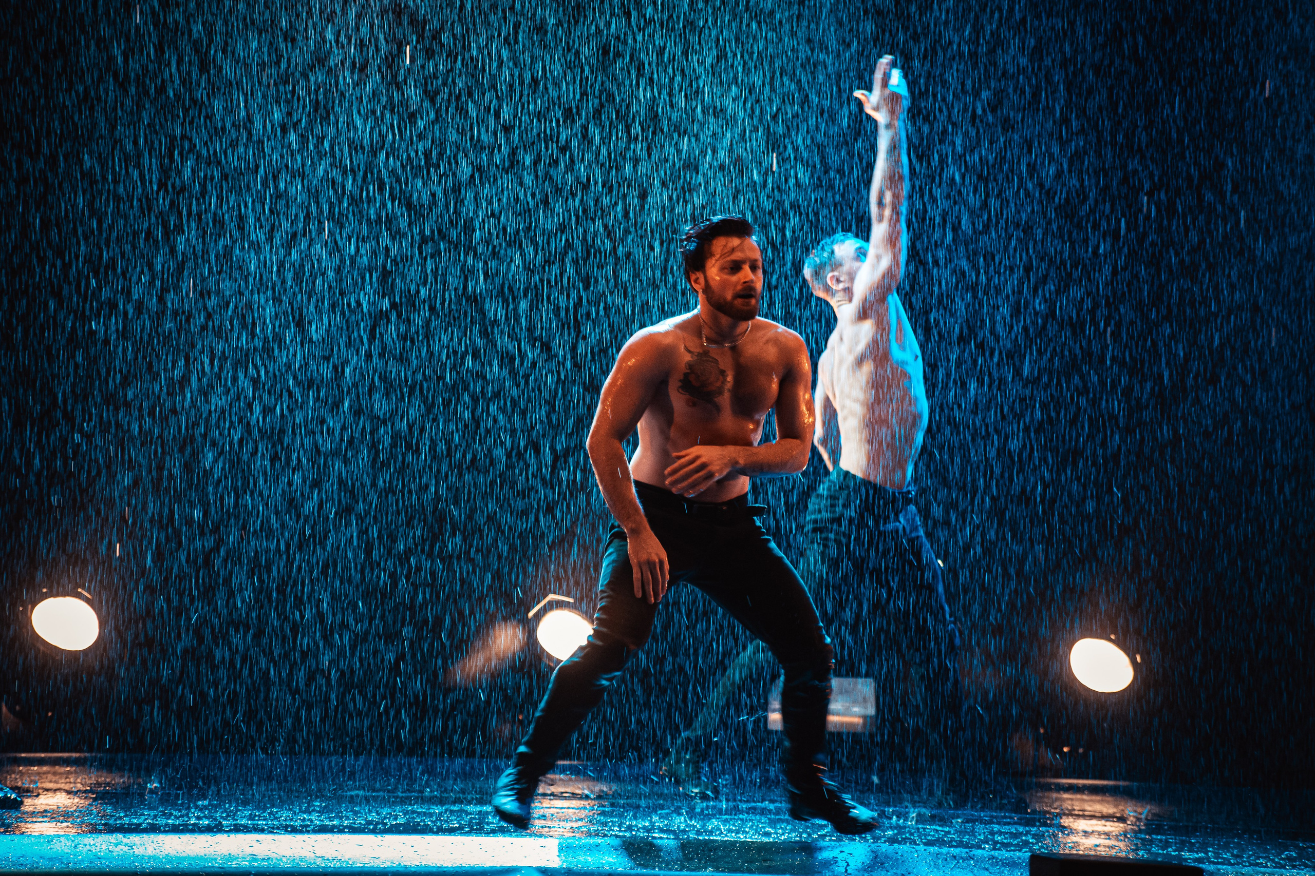 Шоу под дождем, Гранд Холл Сибирь, 20.02.2026. Фотограф Регина Крикунова г. Красноярск