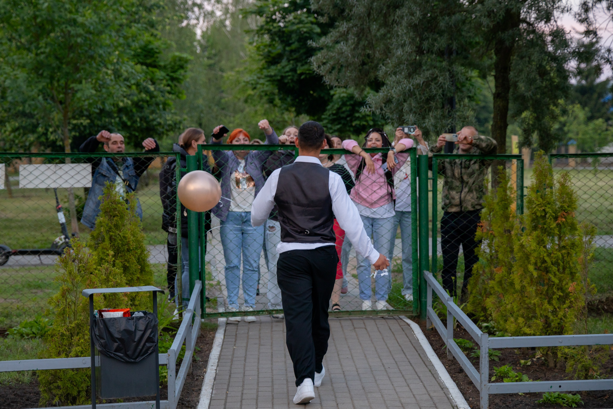 Школьный выпускной 2024 год в Соколе (Минск). Свадебный фотограф в Минске/Беларуси Сергей Спиридонов