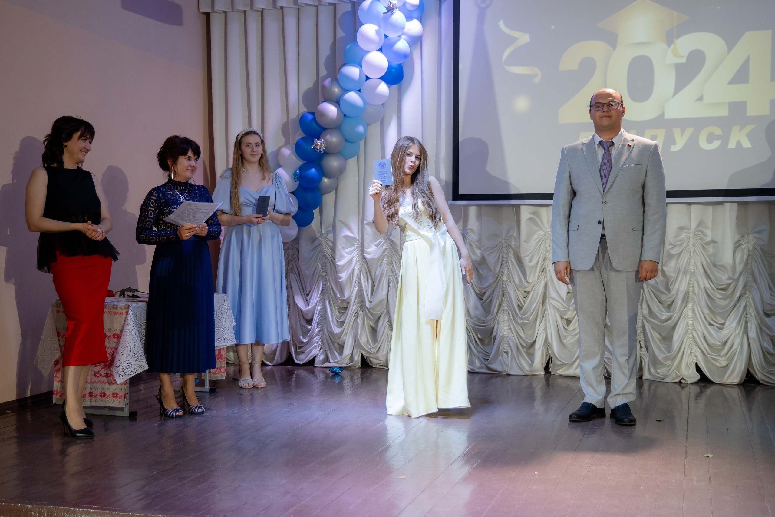 Школьный выпускной 2024 год в Соколе (Минск). Свадебный фотограф в Минске/Беларуси Сергей Спиридонов