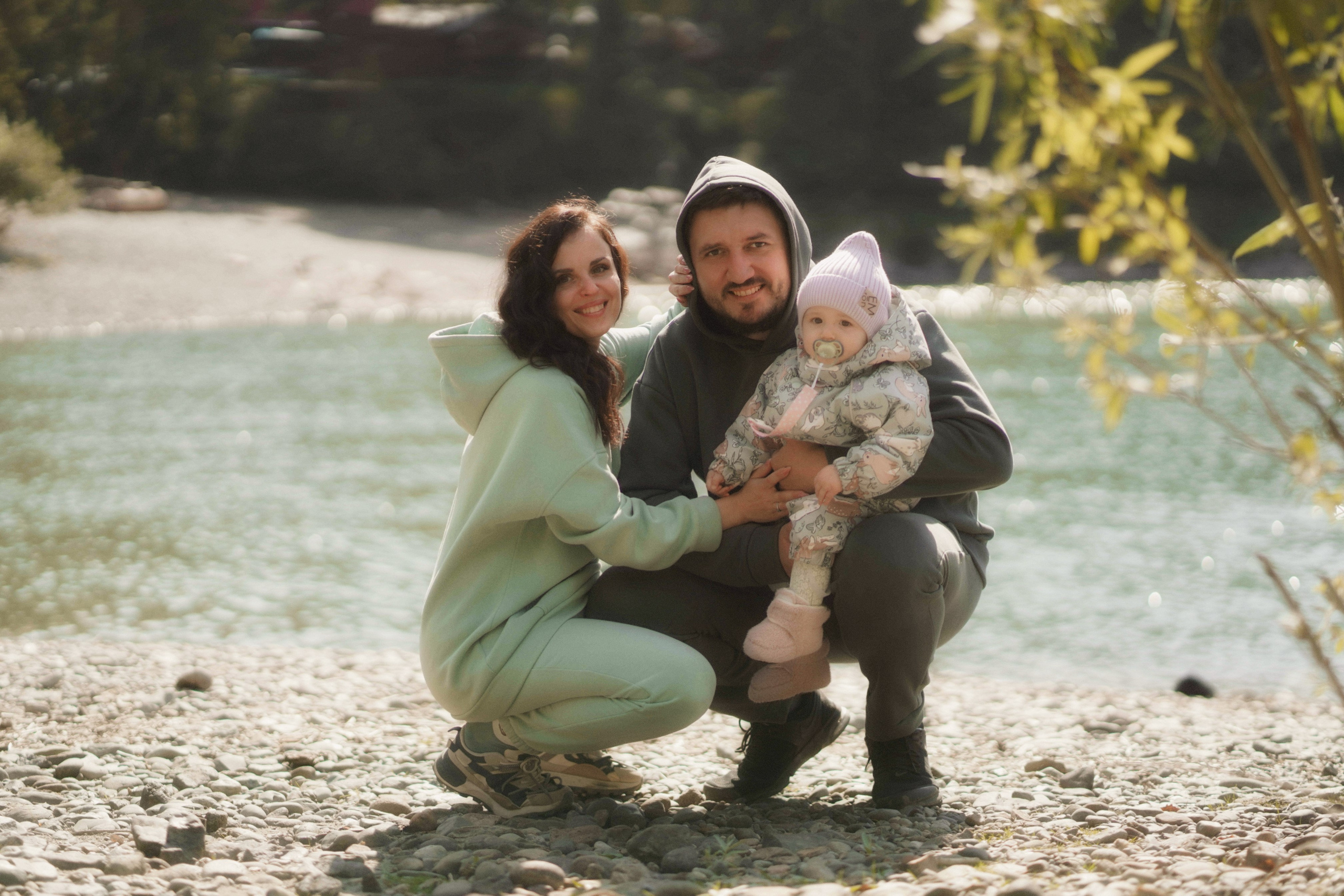 Семейная съемка дома. Выездной фотограф-видеограф в Республике Алтай Солоны Куюкова