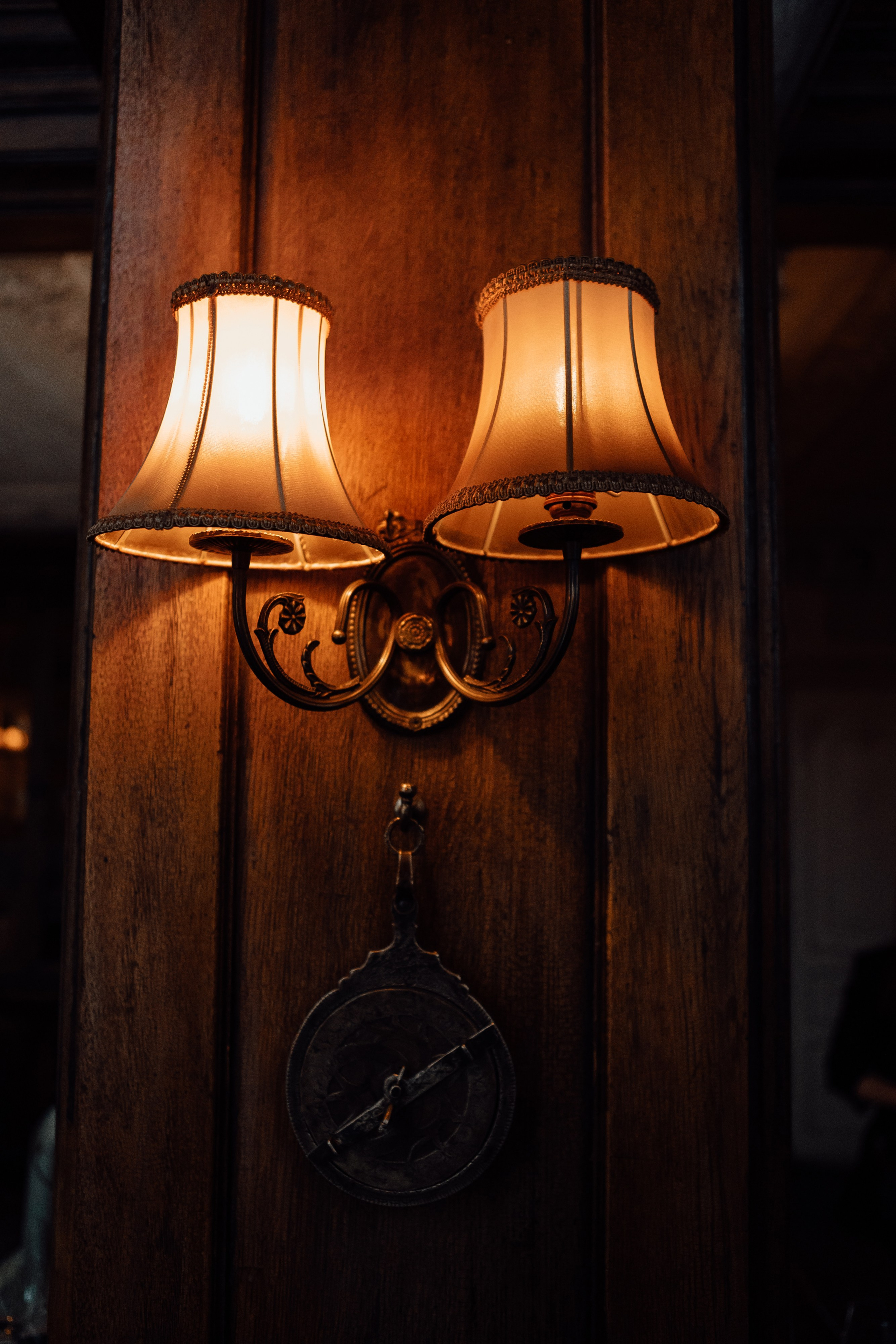 Свадебная фотосессия в Кафе Пушкинъ. Свадебный фотограф в Москве Дарья Олендарёва