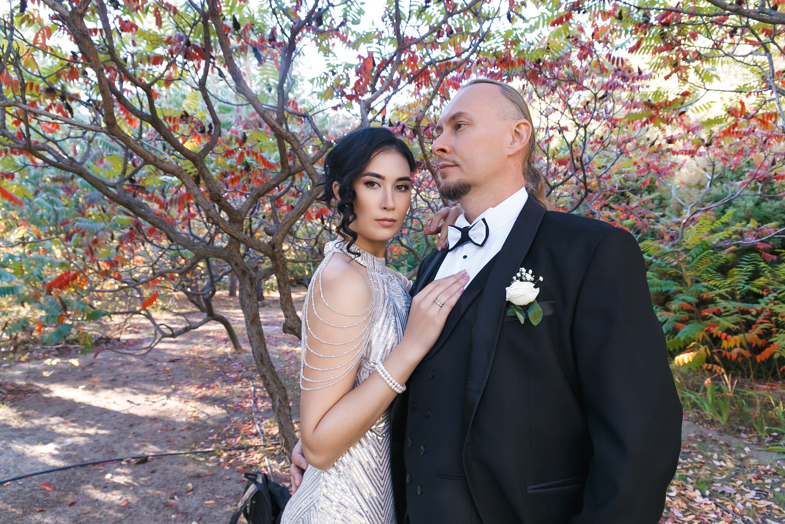 Ксения и Александр: поженились и погуляли в парке санатория Горная поляна. Событийный фотограф Максим Бескоровайновнов