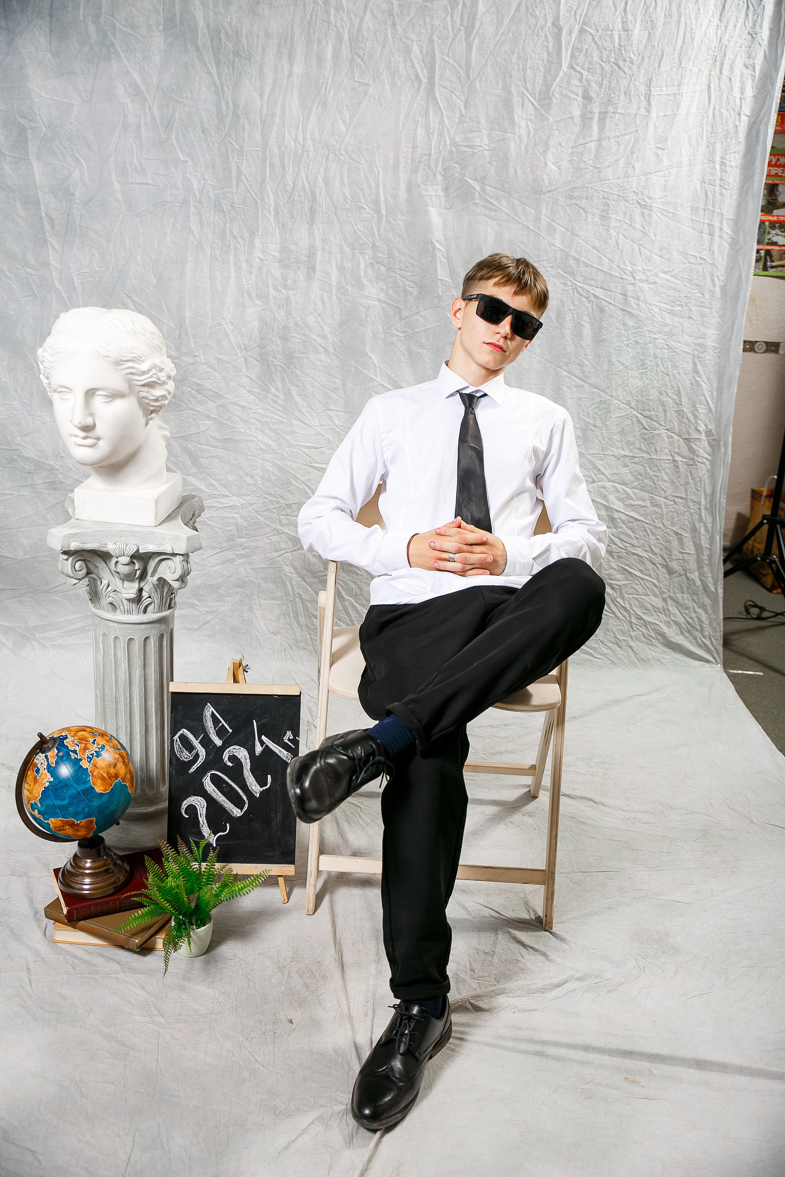 ОДНОТОННЫЙ ФОТОФОН. Выпускные альбомы в Донецке и ДНР. Фотограф Донецк и ДНР