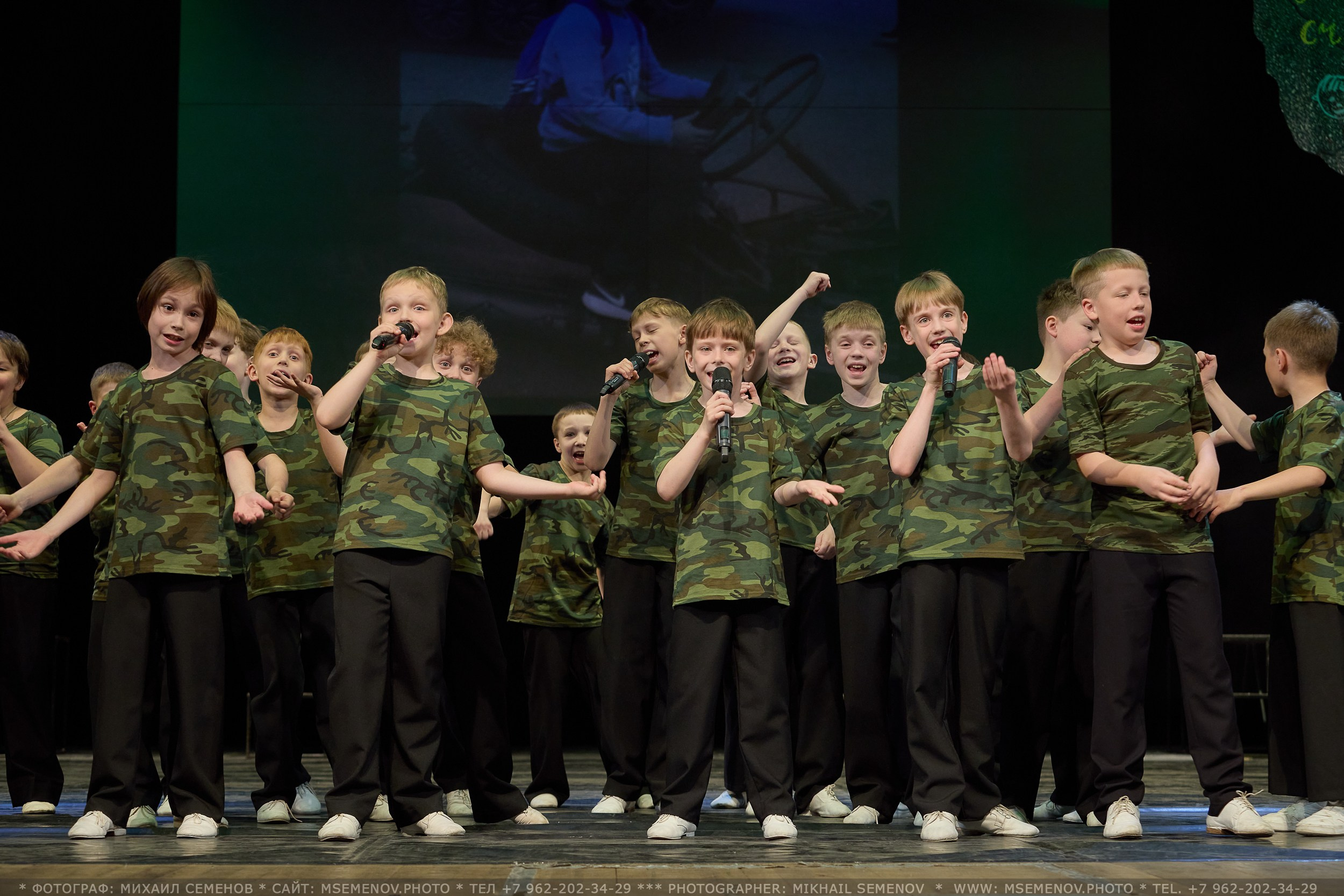 Концерт «Веселая семейка». Photographer for business Mikhail Semenov. Aqua photo studio, photo school