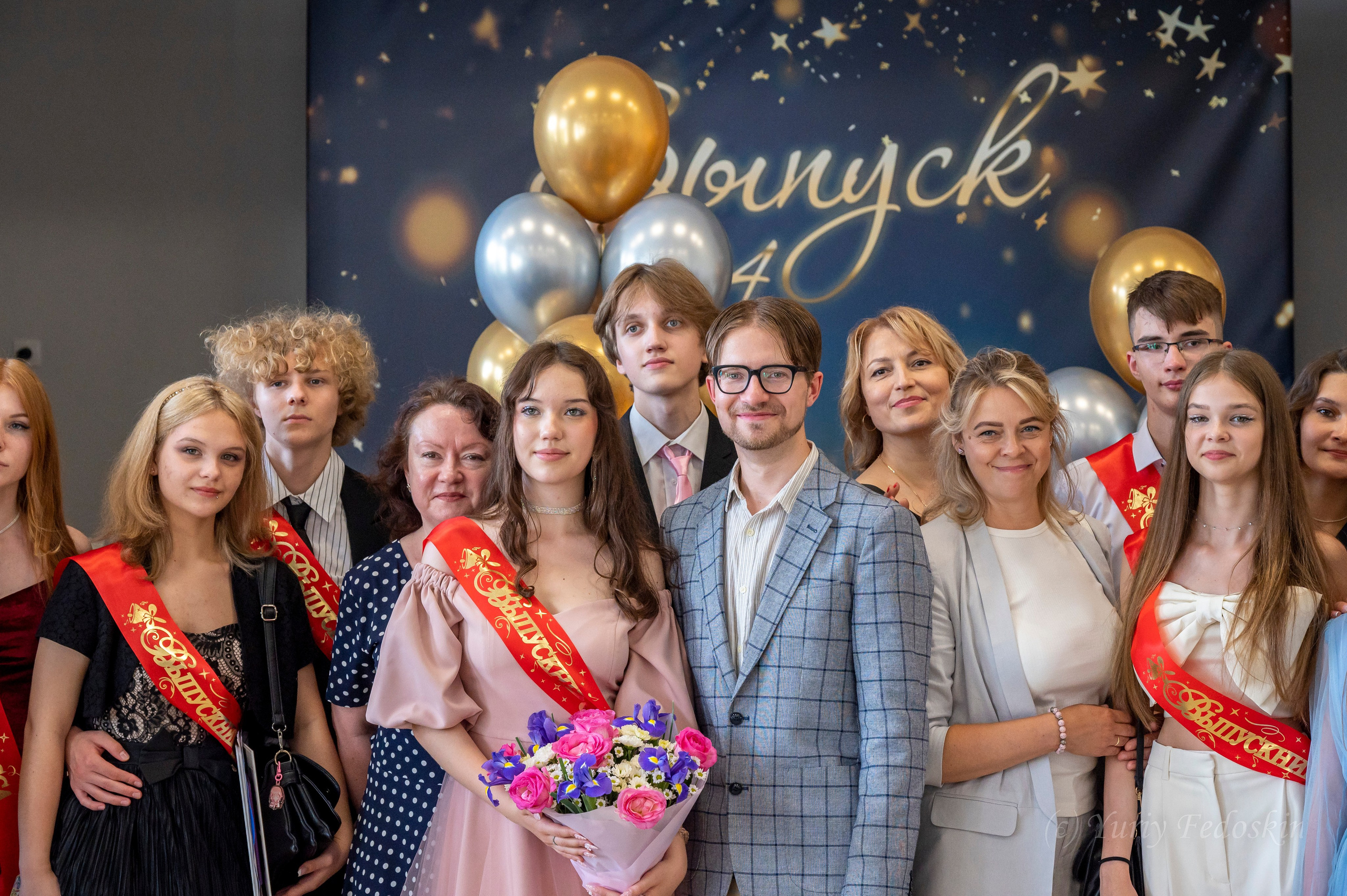 Репортаж о выпускном 9 классов в школе № 7 города Королёва, 26.06.24г. Профессиональный фотограф интерьеров в Москве Юрий Федоскин