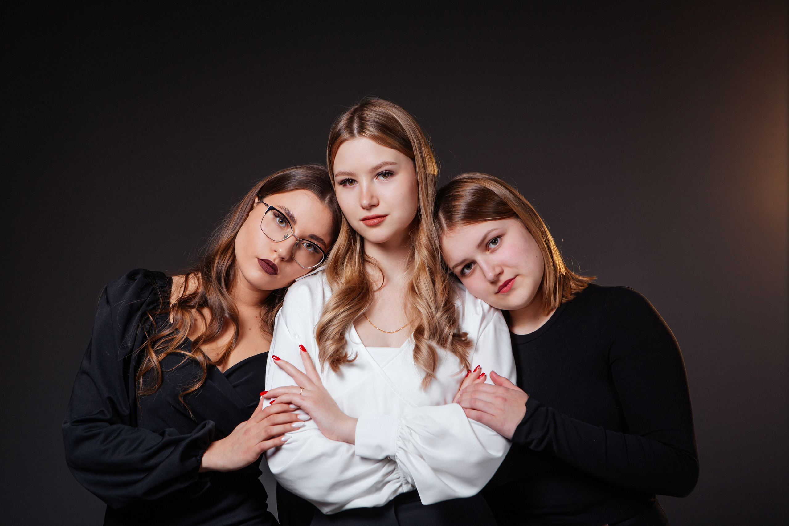 Черный фон. Фото дети. Выпускные альбомы Нижний Тагил