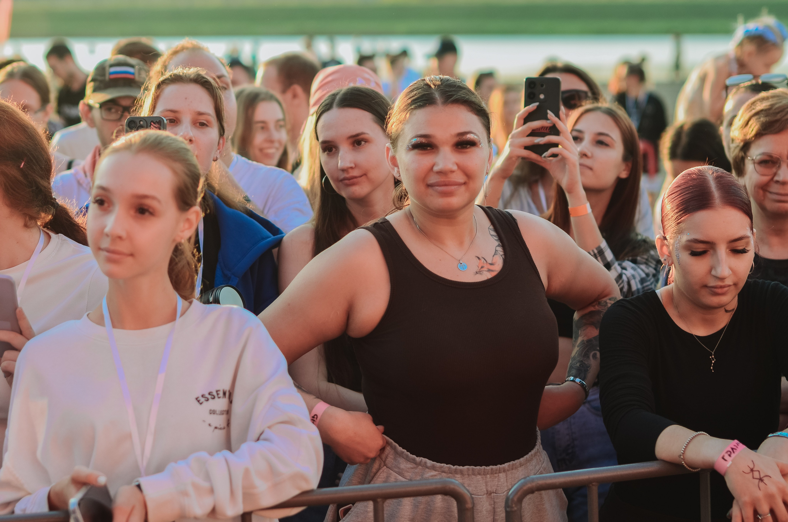 Фестиваль «Грань» 2025. Спортивная площадка. Денисова Аля — фотограф для парных съемок и индивидуальных историй в Барнауле