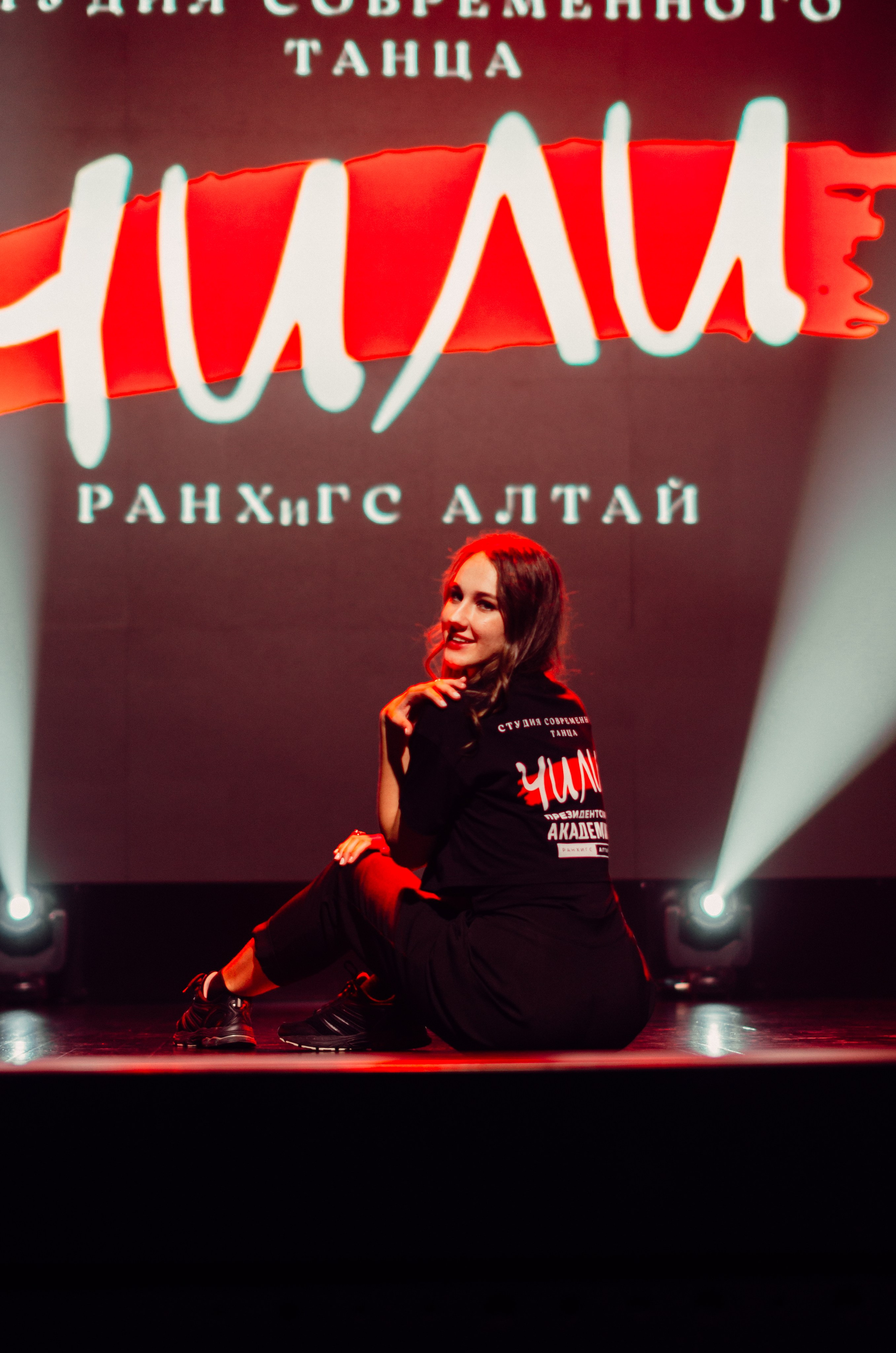 Групповая фотосъемка танцевального коллектива. Денисова Аля — фотограф для парных съемок и индивидуальных историй в Барнауле