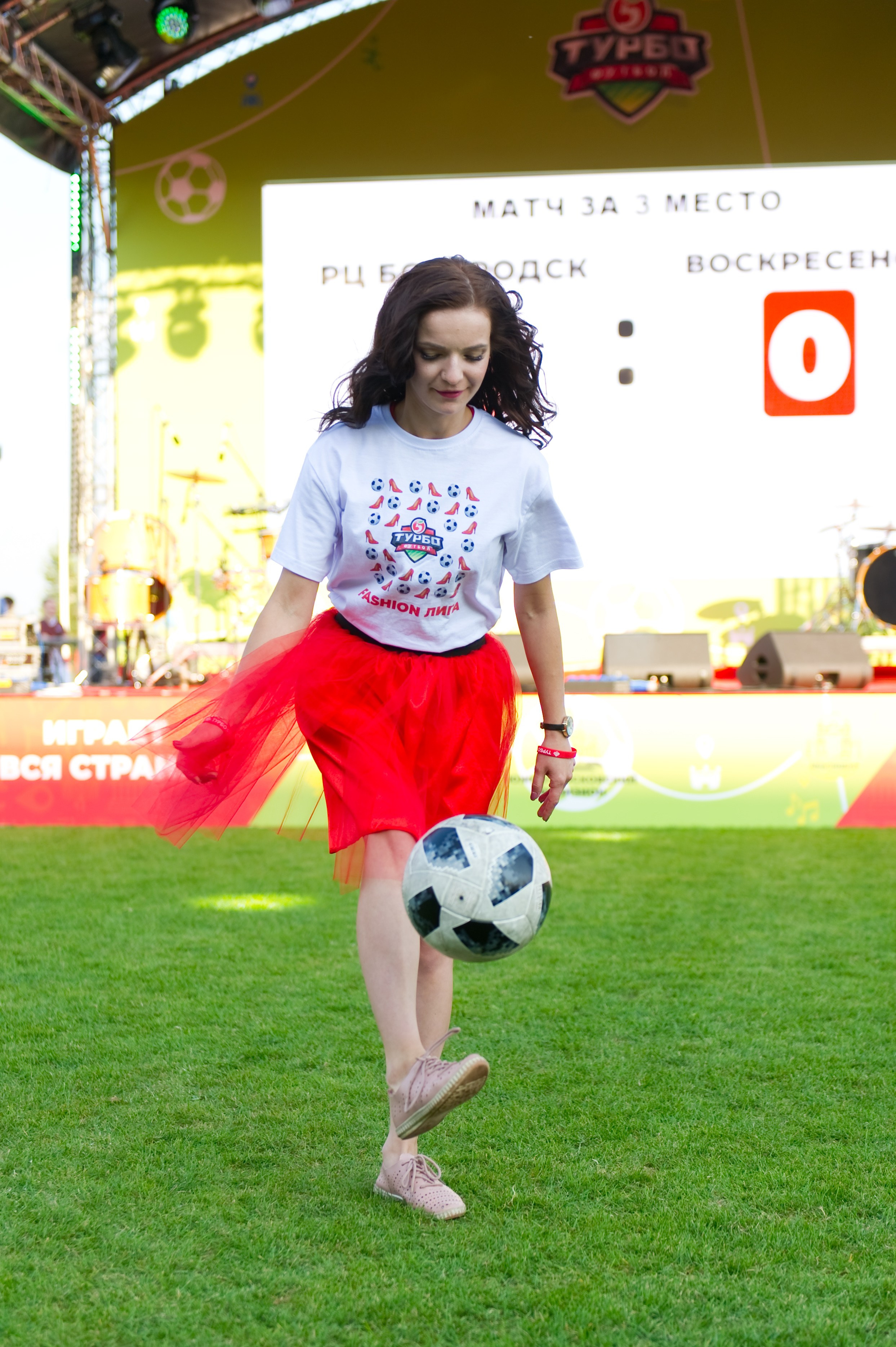 Турбофутбол (корпоративное соревнование «Пятерочки»). Репортажный фотограф и видеограф Слава Думчев. Тимбилдинги, отчетники, корпоративы