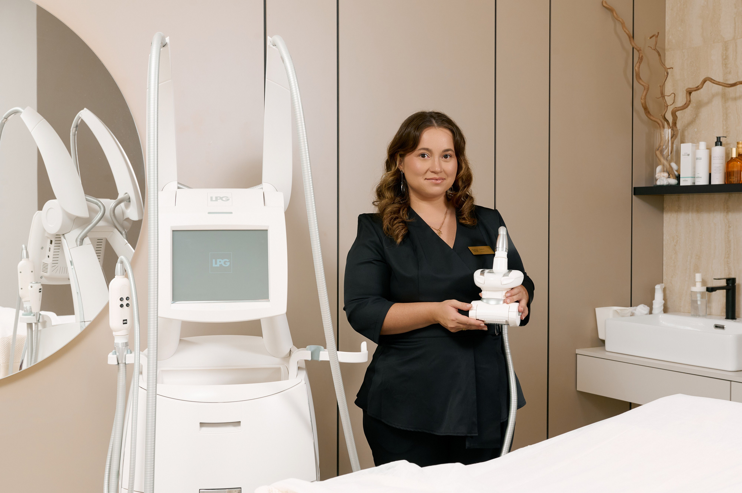 Рекламная фотография для салона косметики и косметологии, сделанная в студии Екатеринбурга