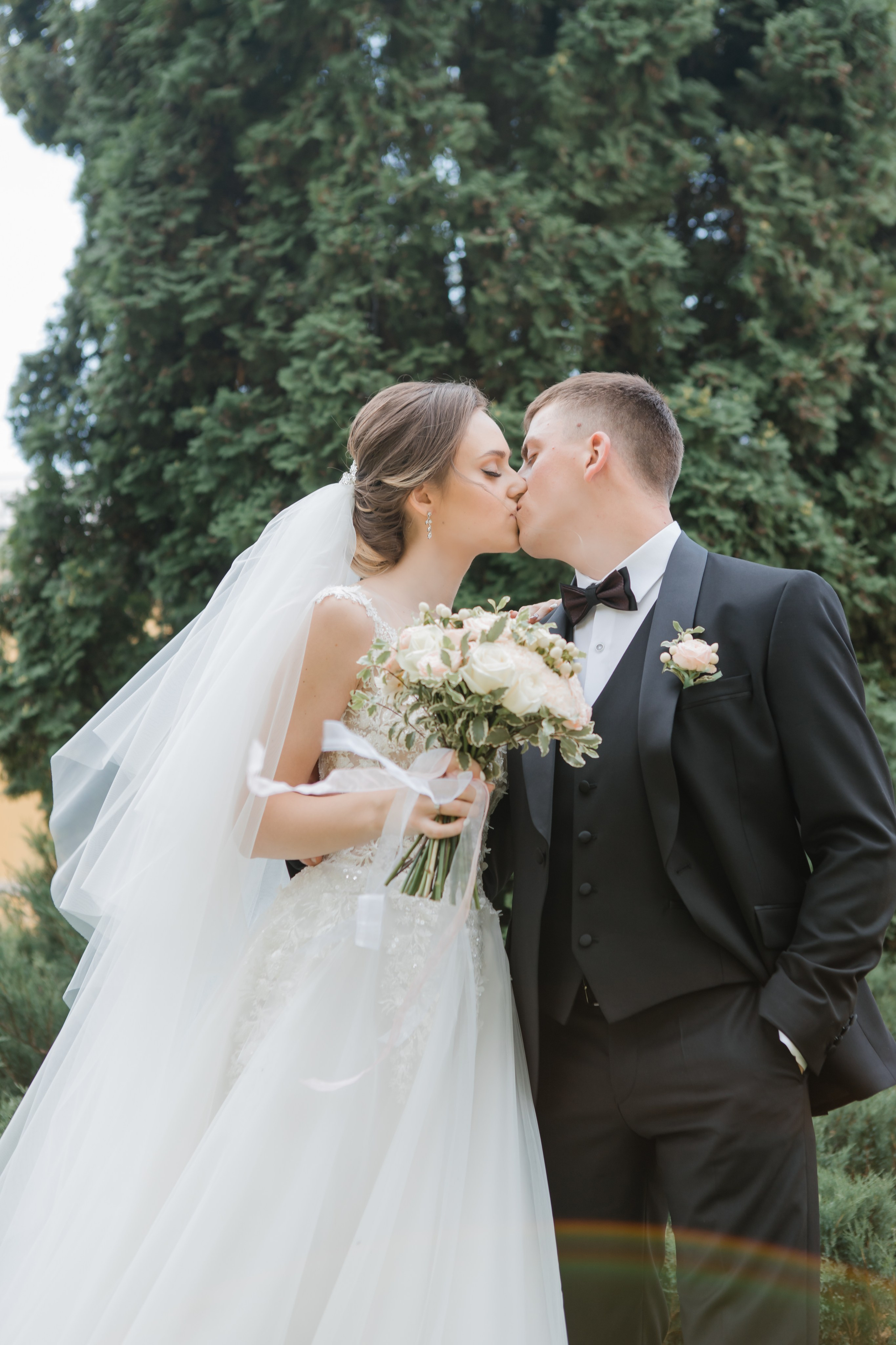 Свадебная фотосъемка Михаила и Ольги. День нашей свадьбы. Видеосъемка и фотосъемка свадеб. Фотограф и оператор на свадьбу. Видеосъемка подкастов, собственная видео-фотостудии. Предметная фотосъемка