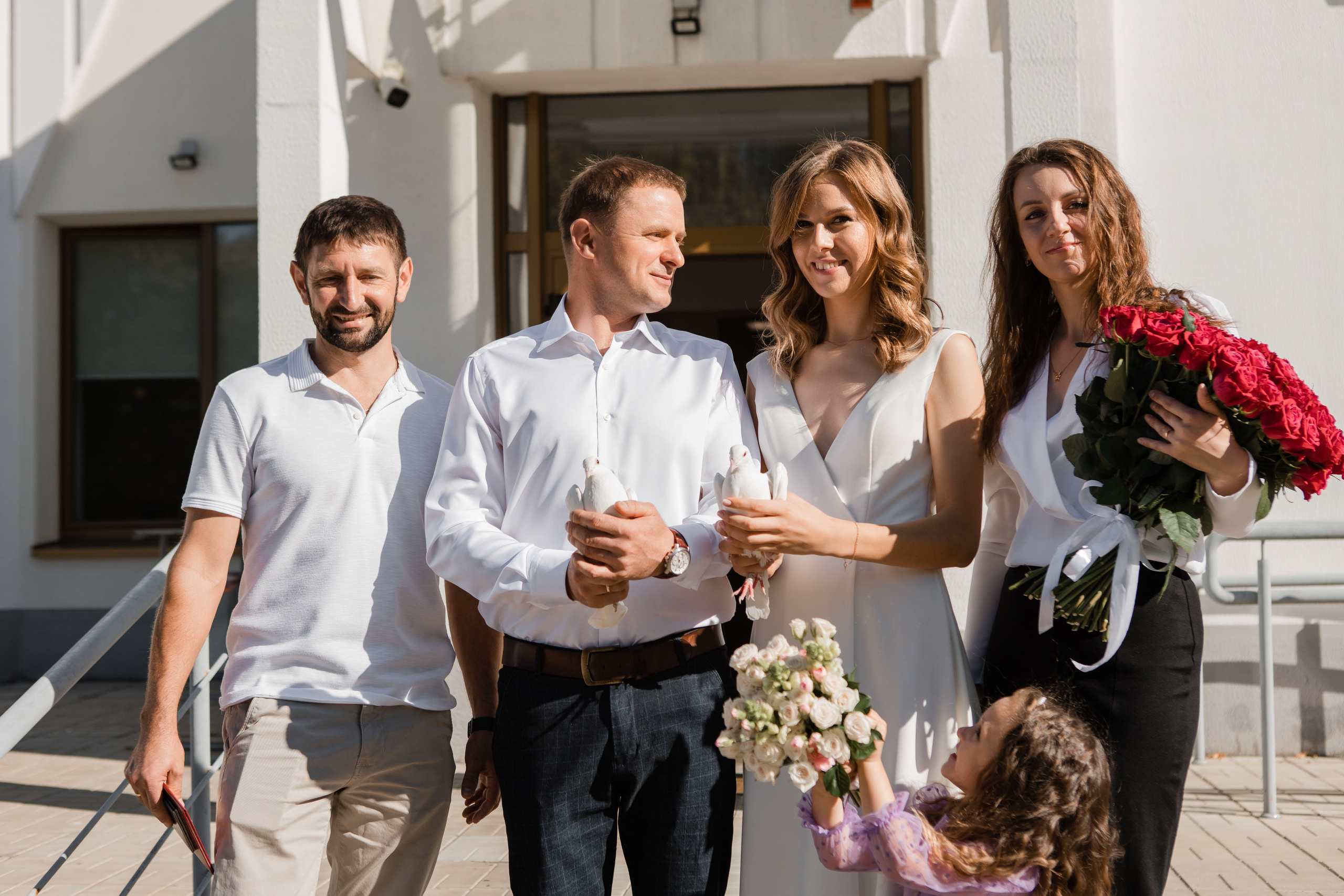 Отдел ЗАГС Администрации Первомайского района. Видеосъемка и фотосъемка свадеб. Фотограф и оператор на свадьбу. Видеосъемка подкастов, собственная видео-фотостудии. Предметная фотосъемка