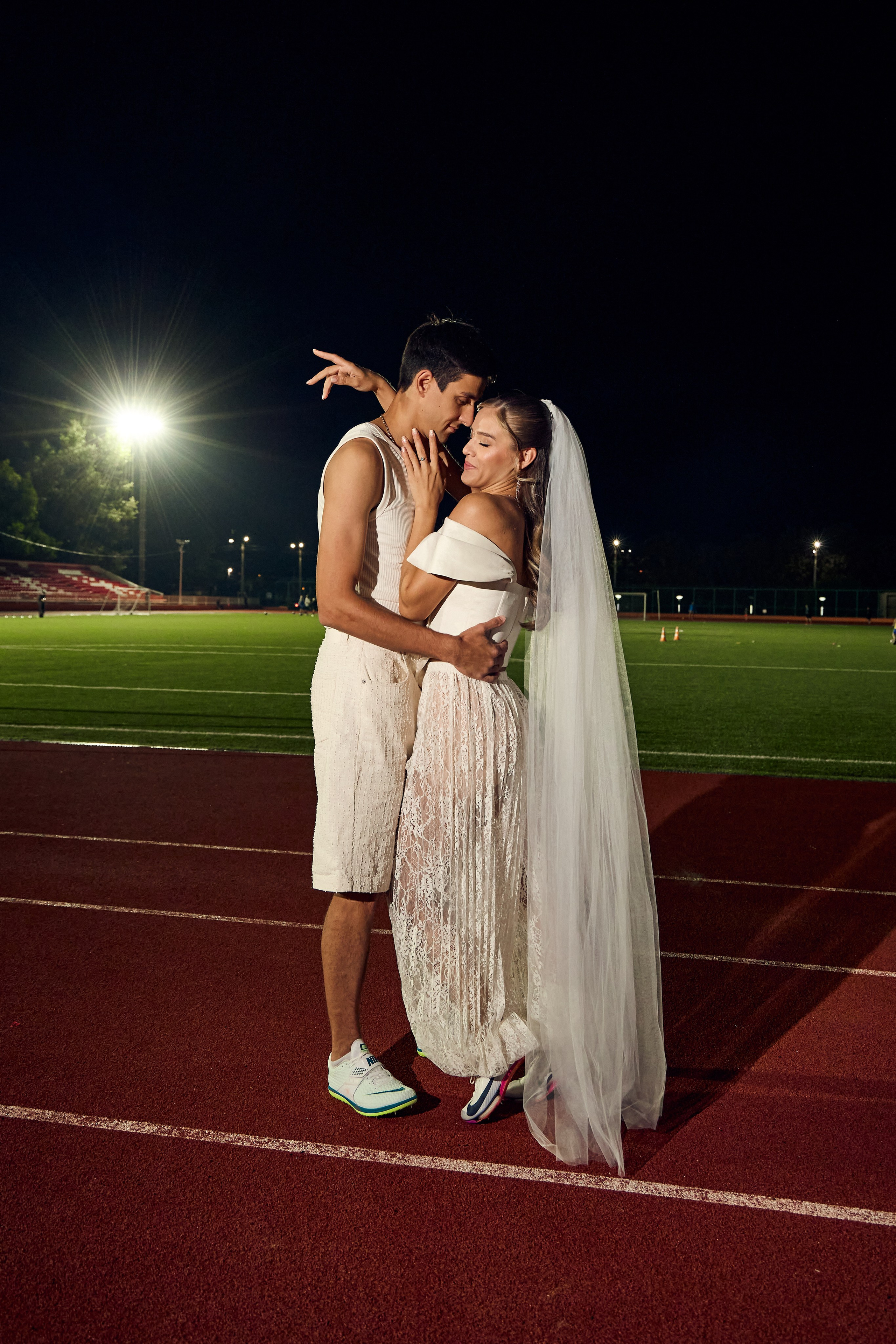 Love-story на стадионе. Свадебный фотограф в Армавире Николай Манвелов