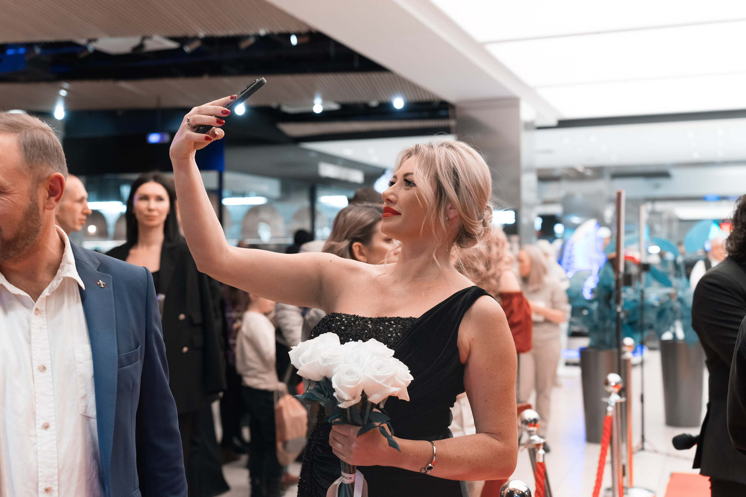 Веб-сериал «МЫ». Для тех, кто не ждёт удачи, а создаёт её. Каждая фотосессия — это твой момент, твой стиль, твой успех. 📸