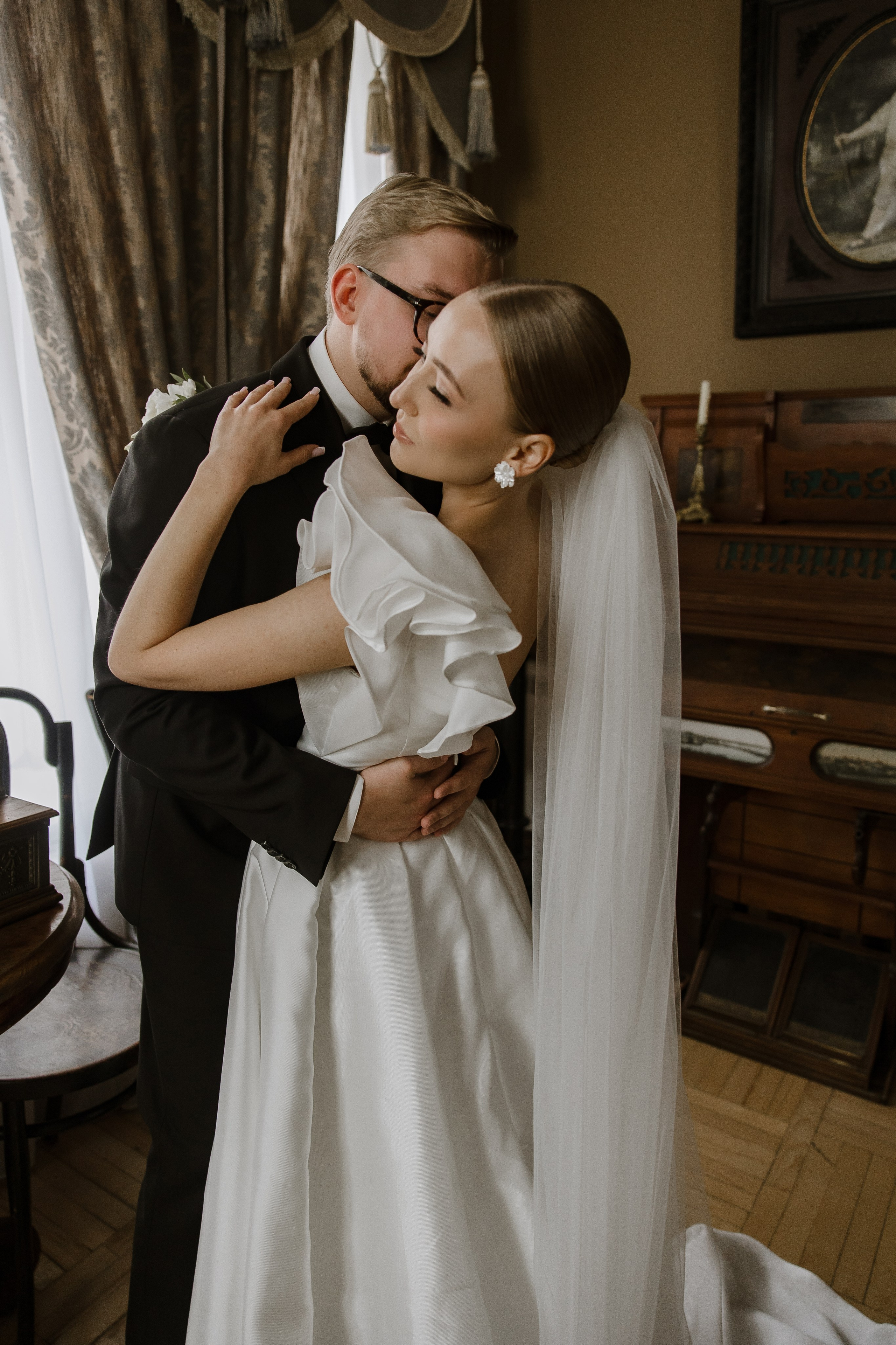 Свадебная фотосессия в Самаре в ресторане «Городская усадьба». Свадебный и семейный фотограф в Самаре и Тольятти | Елена Топанцева