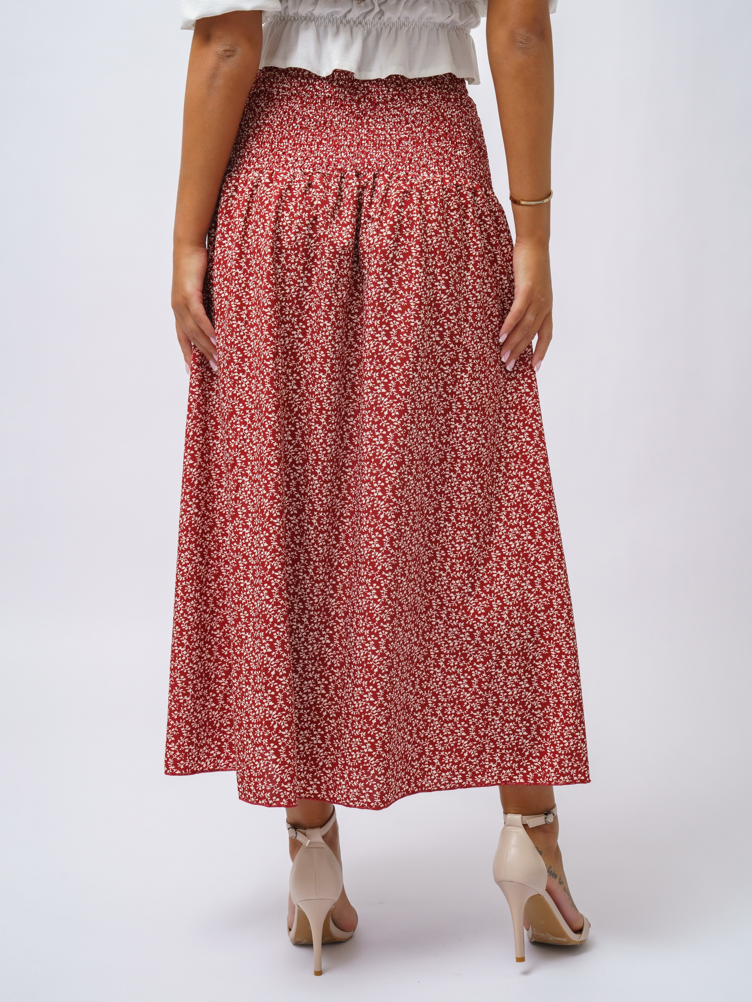 Юбки, модель Юлия. KED Production — продакшн из СПб. Создаём фото, видео и контент, который помогает брендам и селлерам продавать больше