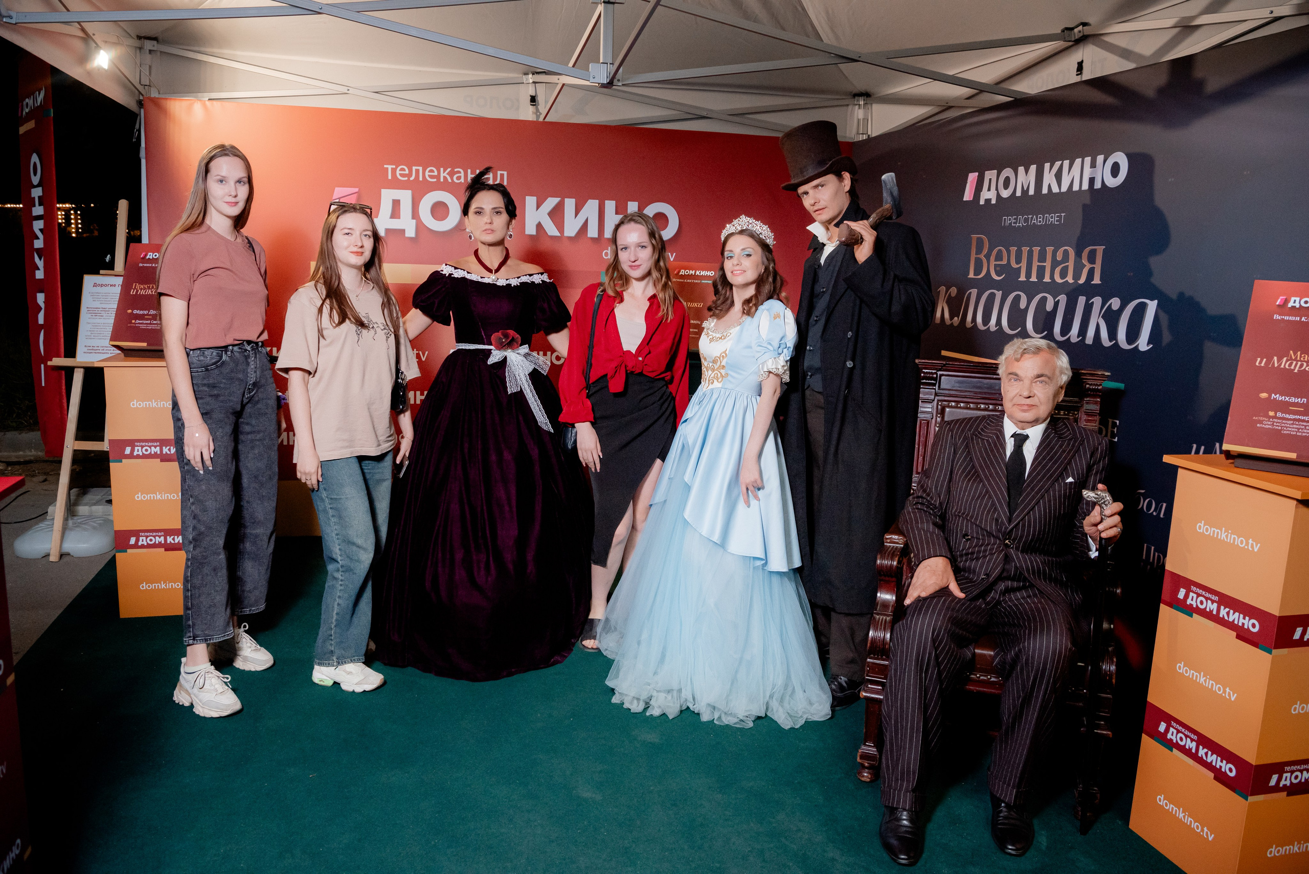 Портретные фото с артистами в палатке Триколор Дом Кинов на день города Волгоград. Фотограф в Волгограде и Волжском Александр Горбань