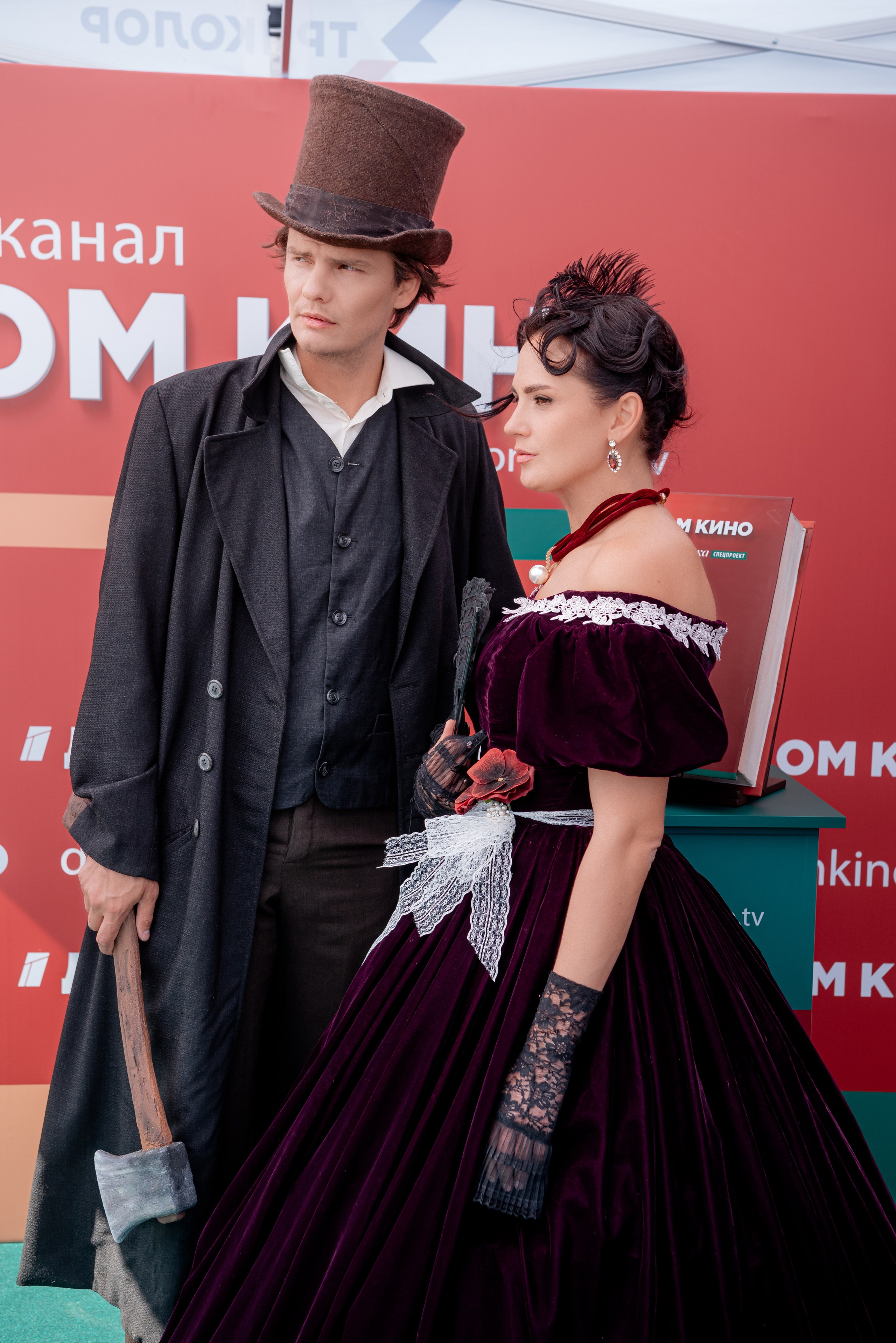 Портретные фото с артистами в палатке Триколор Дом Кинов на день города Волгоград. Фотограф в Волгограде и Волжском Александр Горбань