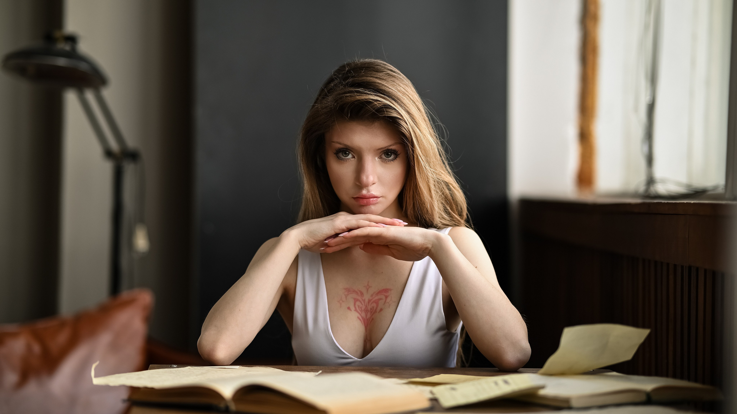 Чувственная монохромная студийная съемка от Казанского фотографа