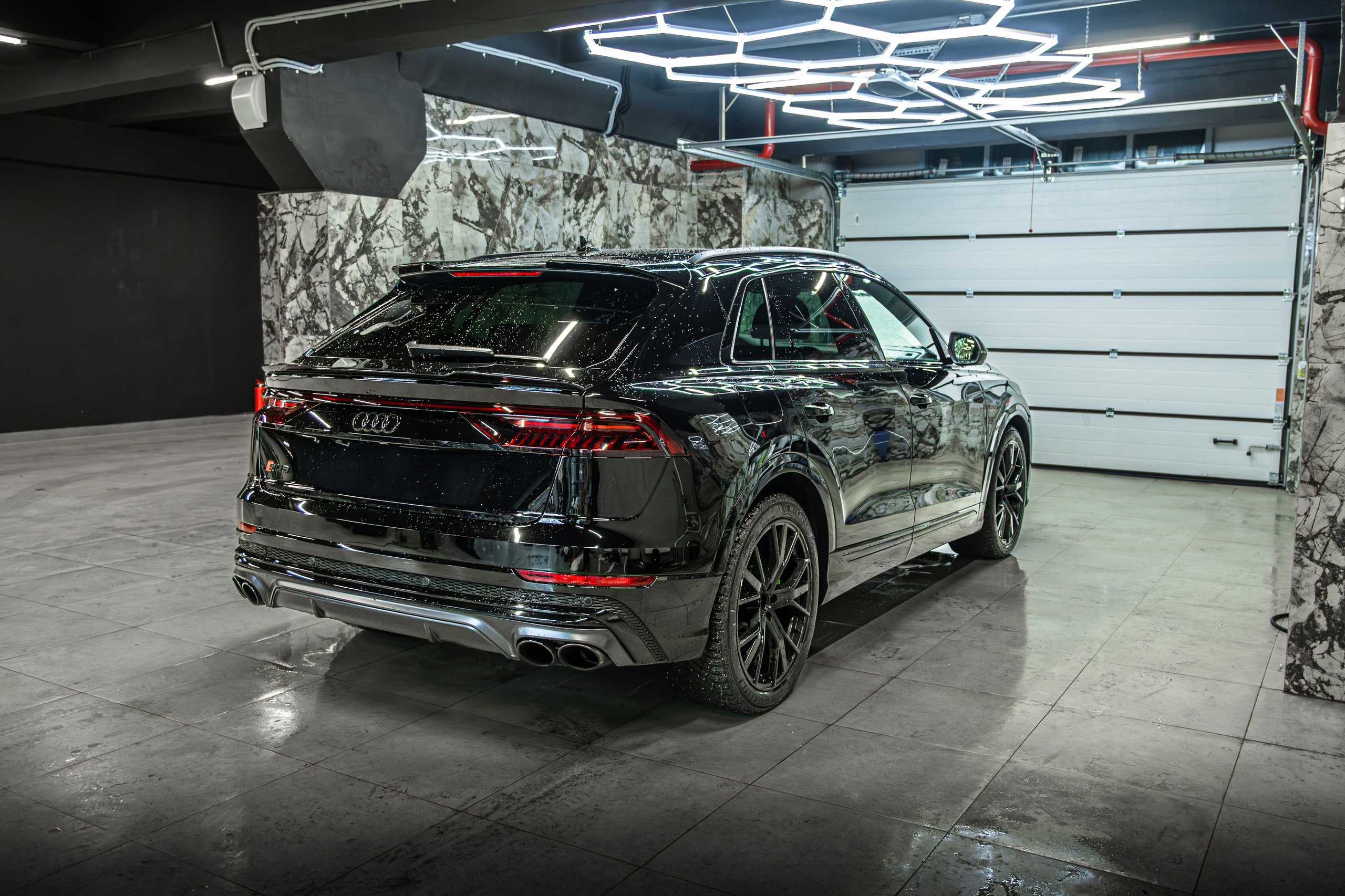 Audi Q8. Valya Fleks
