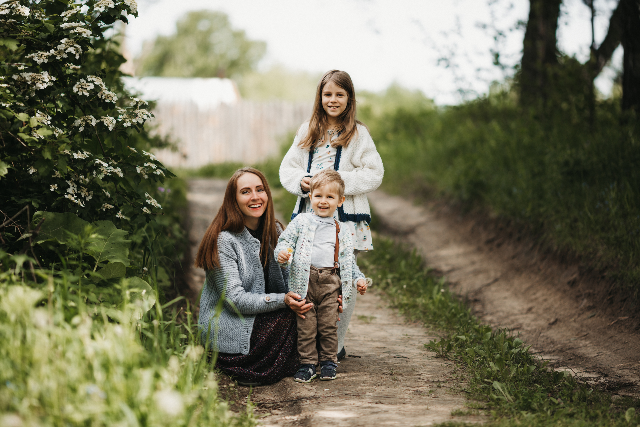 Юлия, Соня, Миша, деревенская прогулка. Семейный фотограф в Москве Марина Петра