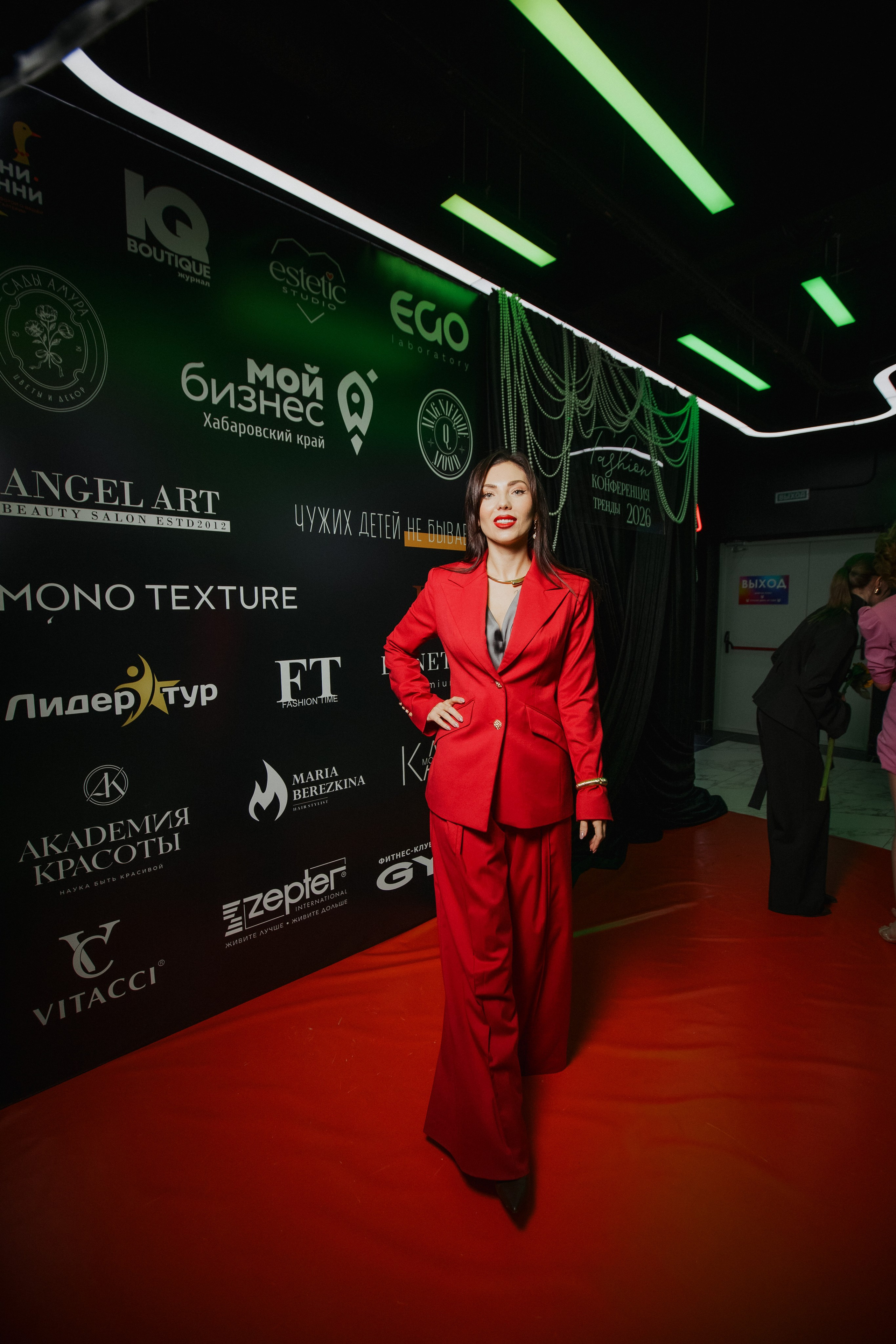 ФЭШН КОНФА. СВОИ. ФОТООТЧЕТЫ-СОБЫТИЯ-МЕСТА