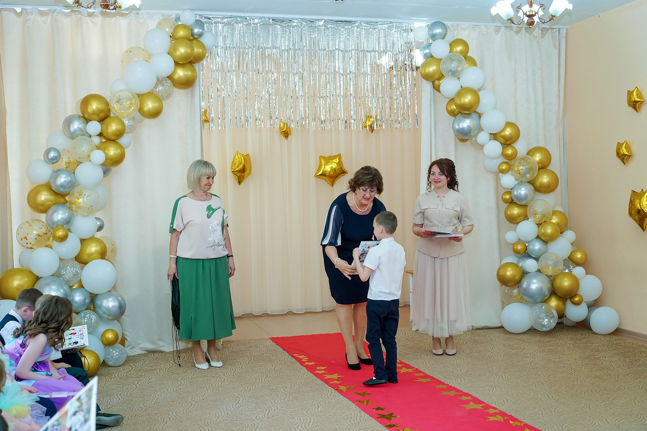 Фотосъемка видеосъёмка фотограф видеооператор новогодних утренников  в. Фотограф, видеооператор Нина Коршунова